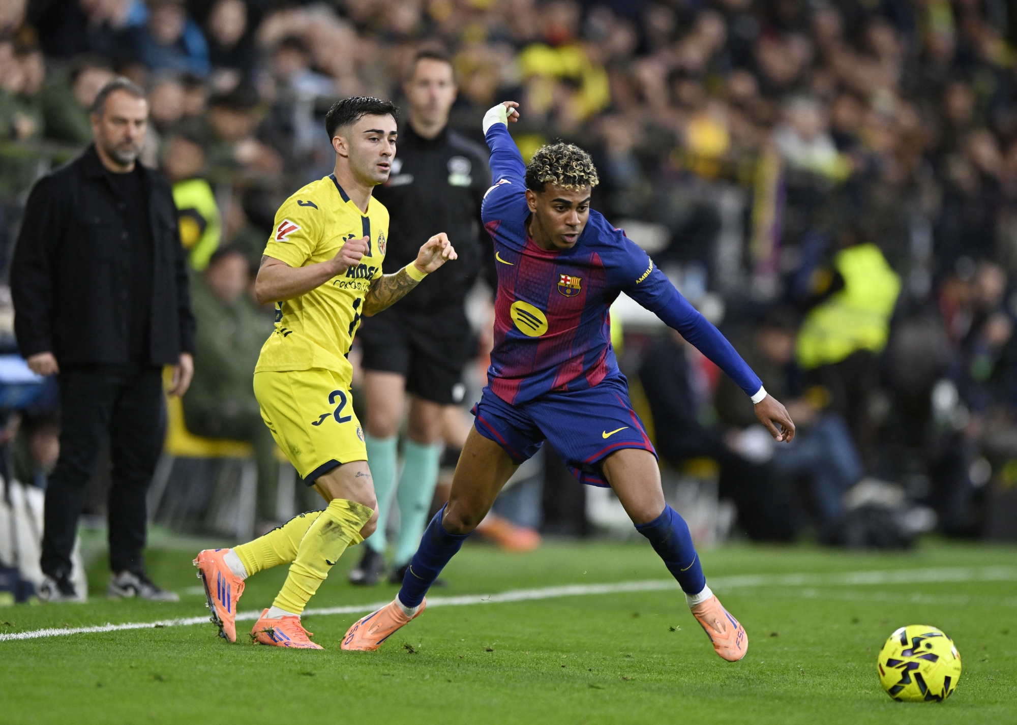 برشلونة يهزم فياريال بثنائية ويواصل الصدارة في الدوري الإسباني