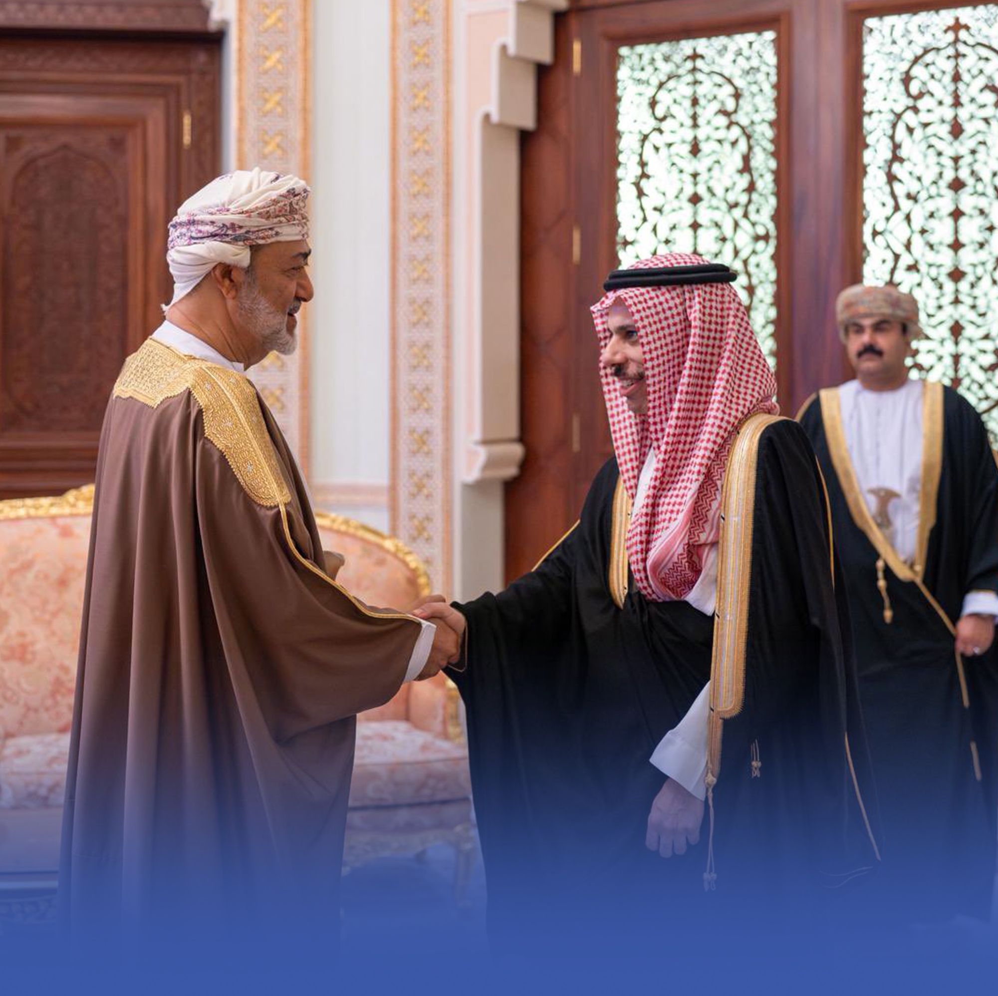 سلطان عُمان ووزير الخارجية يبحثان العلاقات بين البلدين
