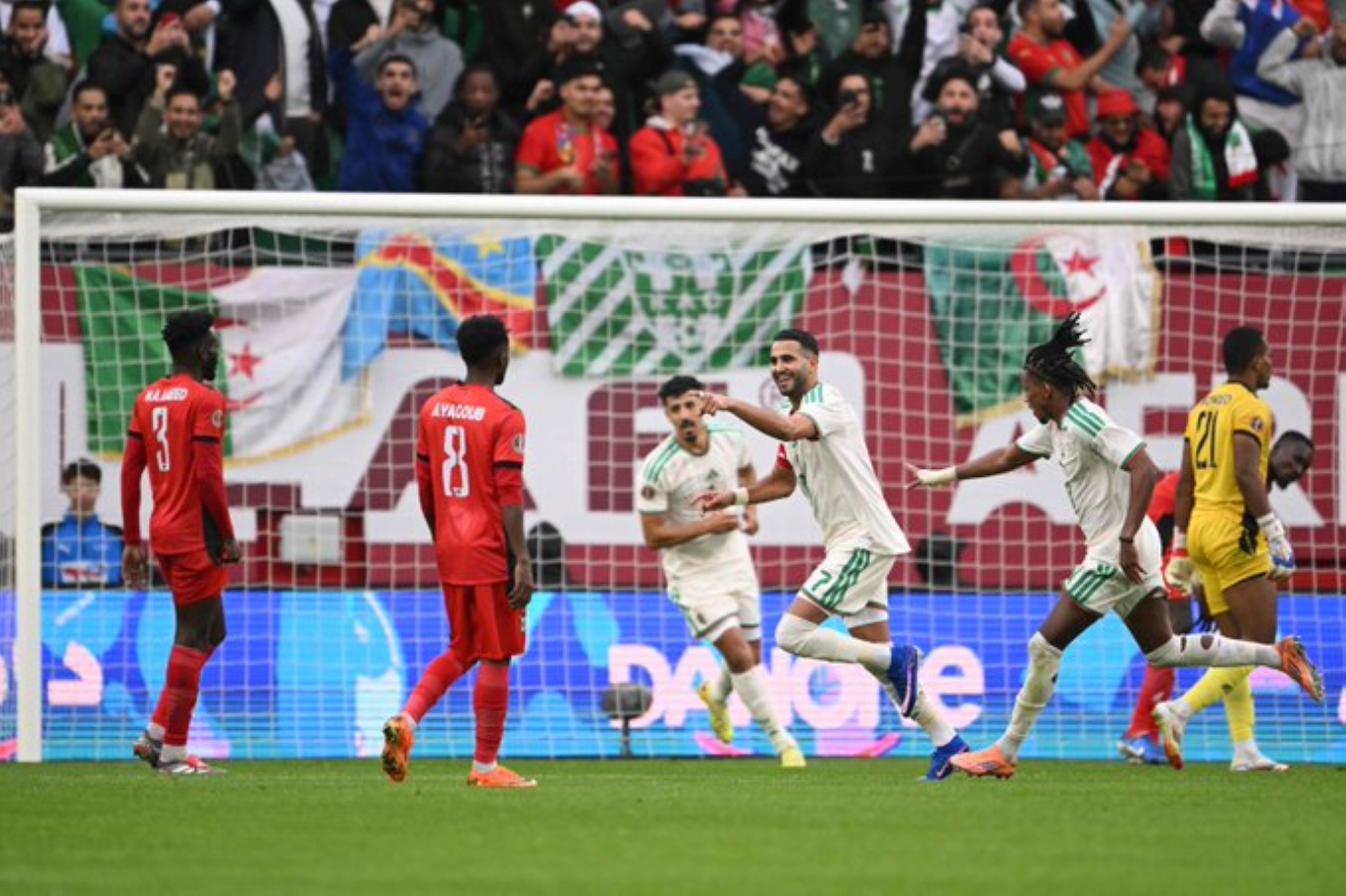 ثنائية محرز تقود الجزائر للفوز على السودان بثلاثية بكأس الأمم