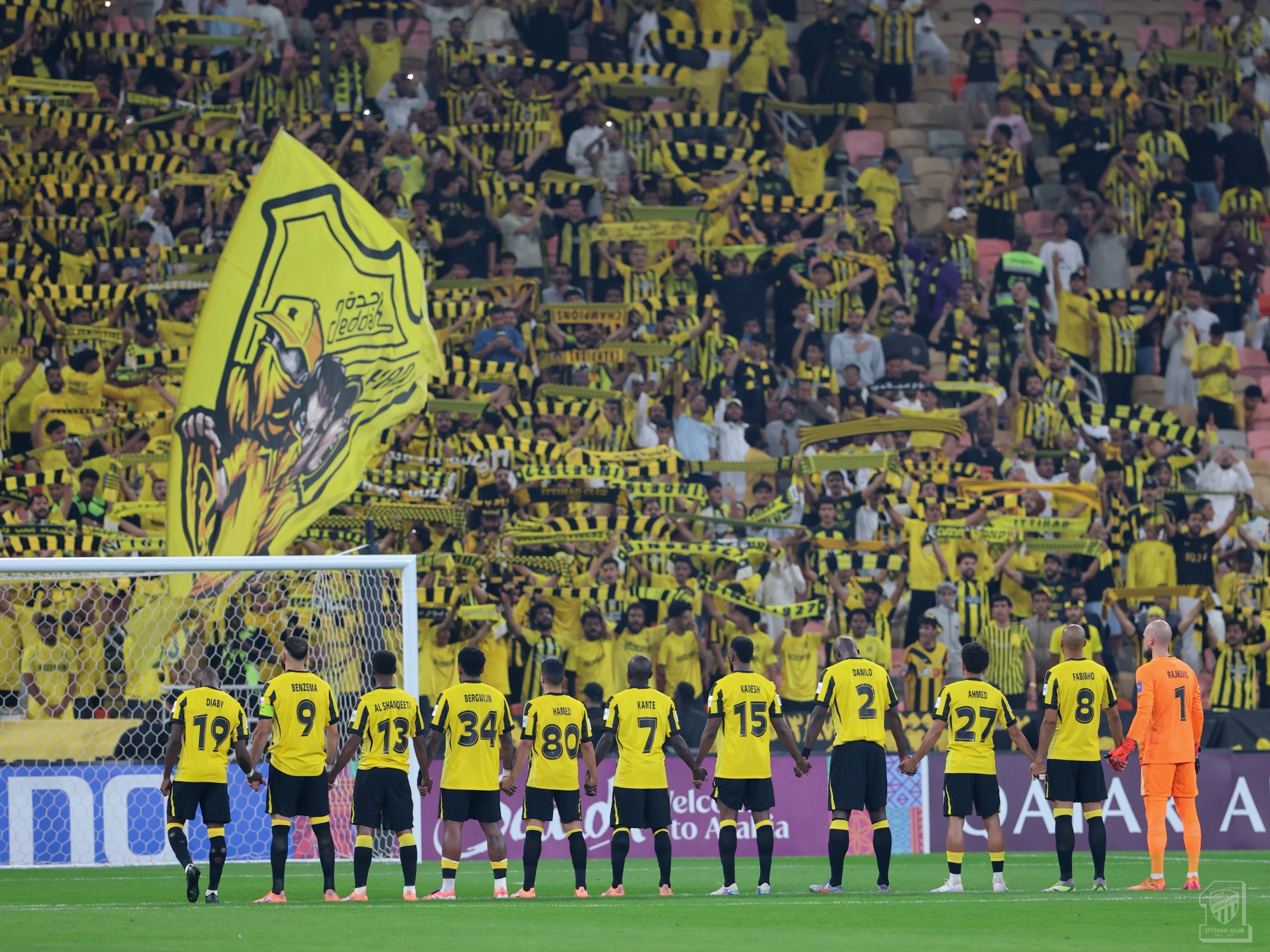 الانضباط تعاقب الاتحاد بسبب لافتة الديربي أمام الأهلي