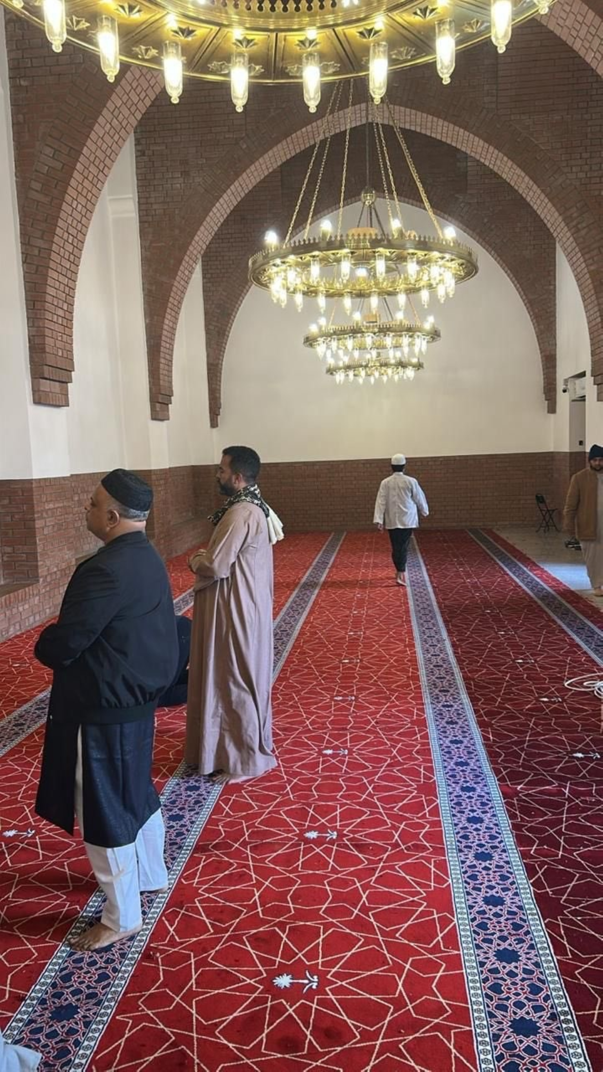 فرش 3 مساجد بمساحة 6 آلاف م2 في المدينة المنورة