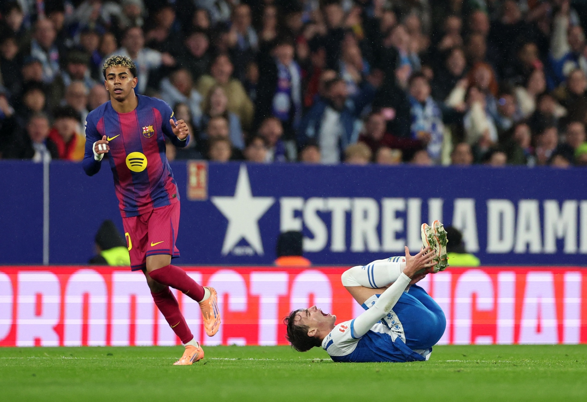 برشلونة يهزم إسبانيول ويتصدر "الليغا"