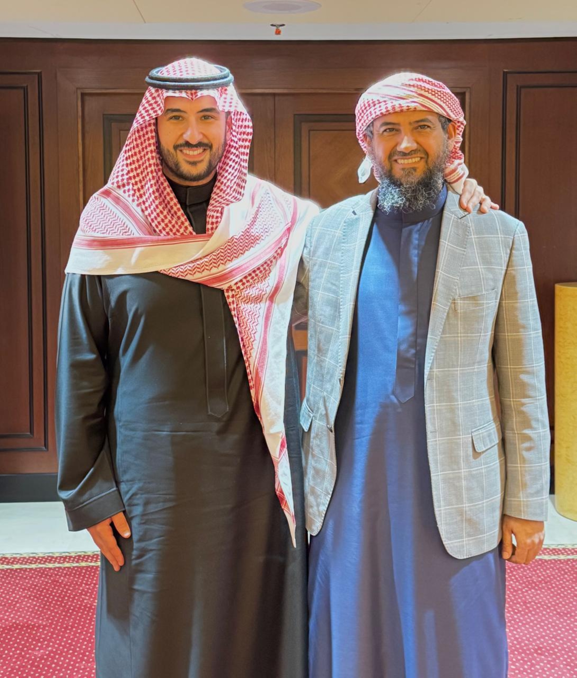 وزير الدفاع يبحث مع المحرمي مستجدات الأوضاع في اليمن