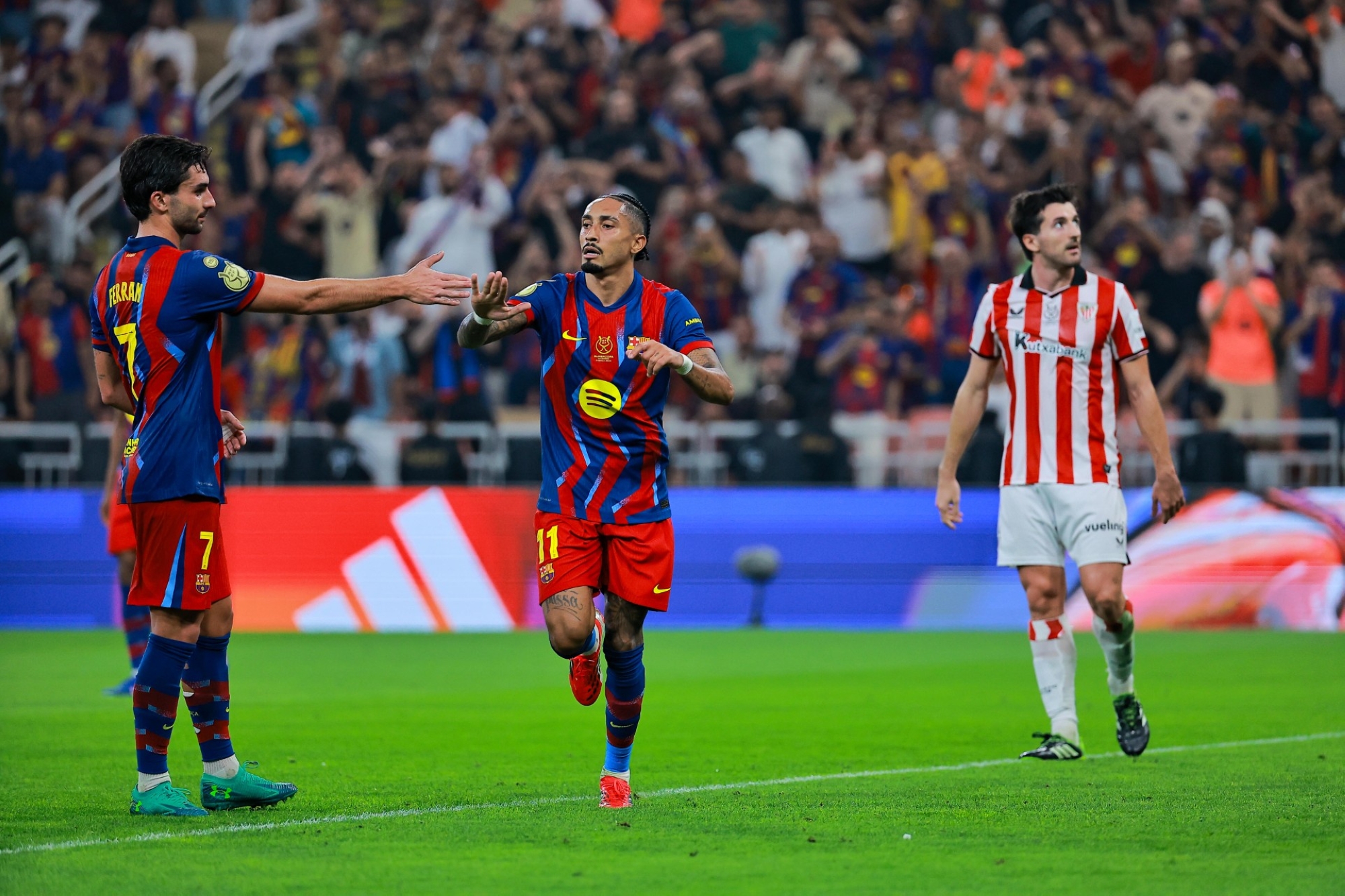 برشلونة يقسو على بلباو بخماسية ويتأهل لنهائي كأس السوبر الإسباني