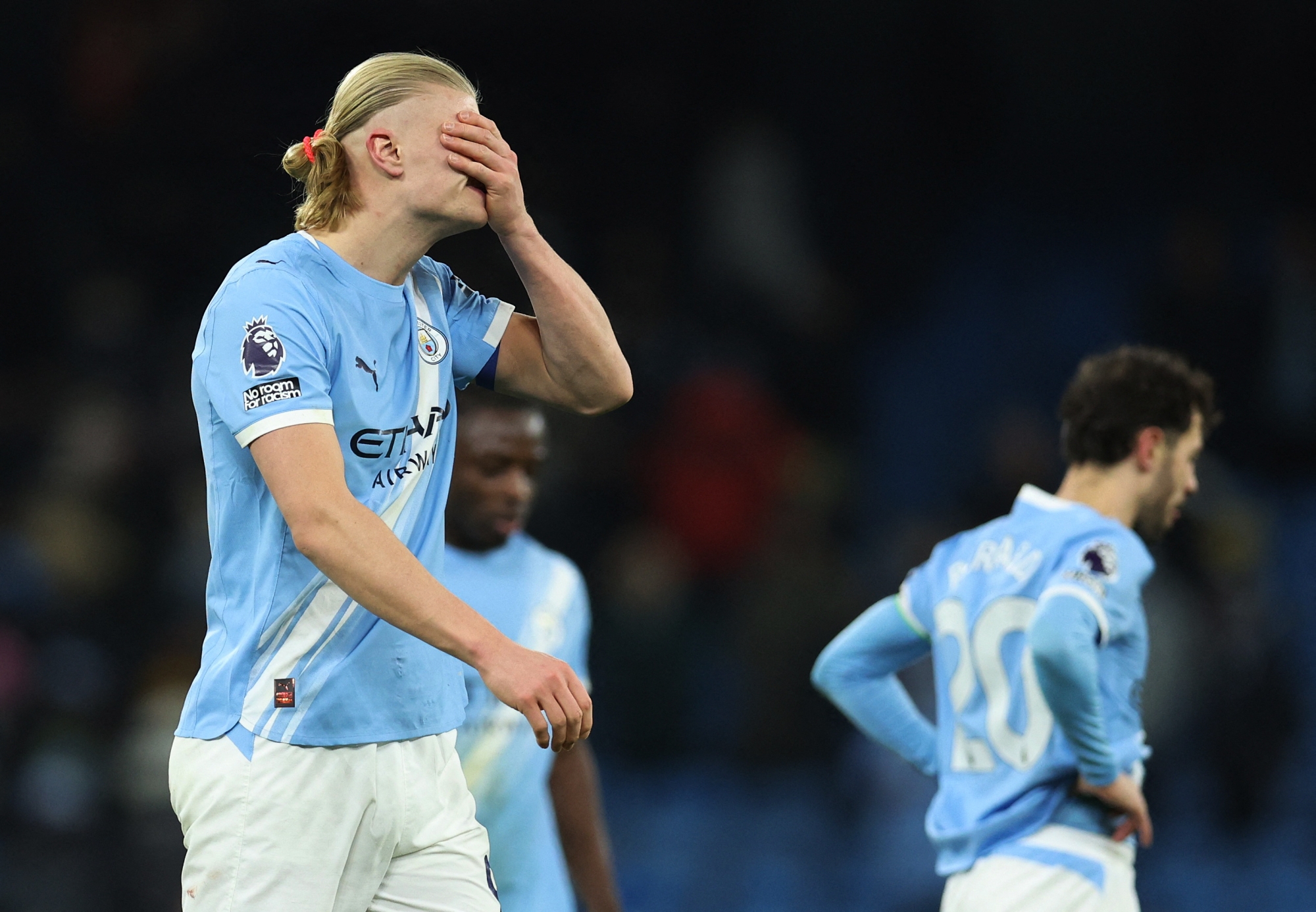 برايتون يعرقل مانشستر سيتي في سباق لقب الدوري الإنجليزي