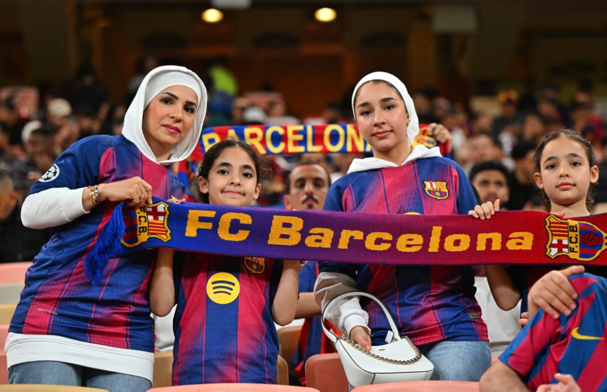 هتافات لـ "ميسي" وصخب كتالوني في جدة بعد خماسية برشلونة