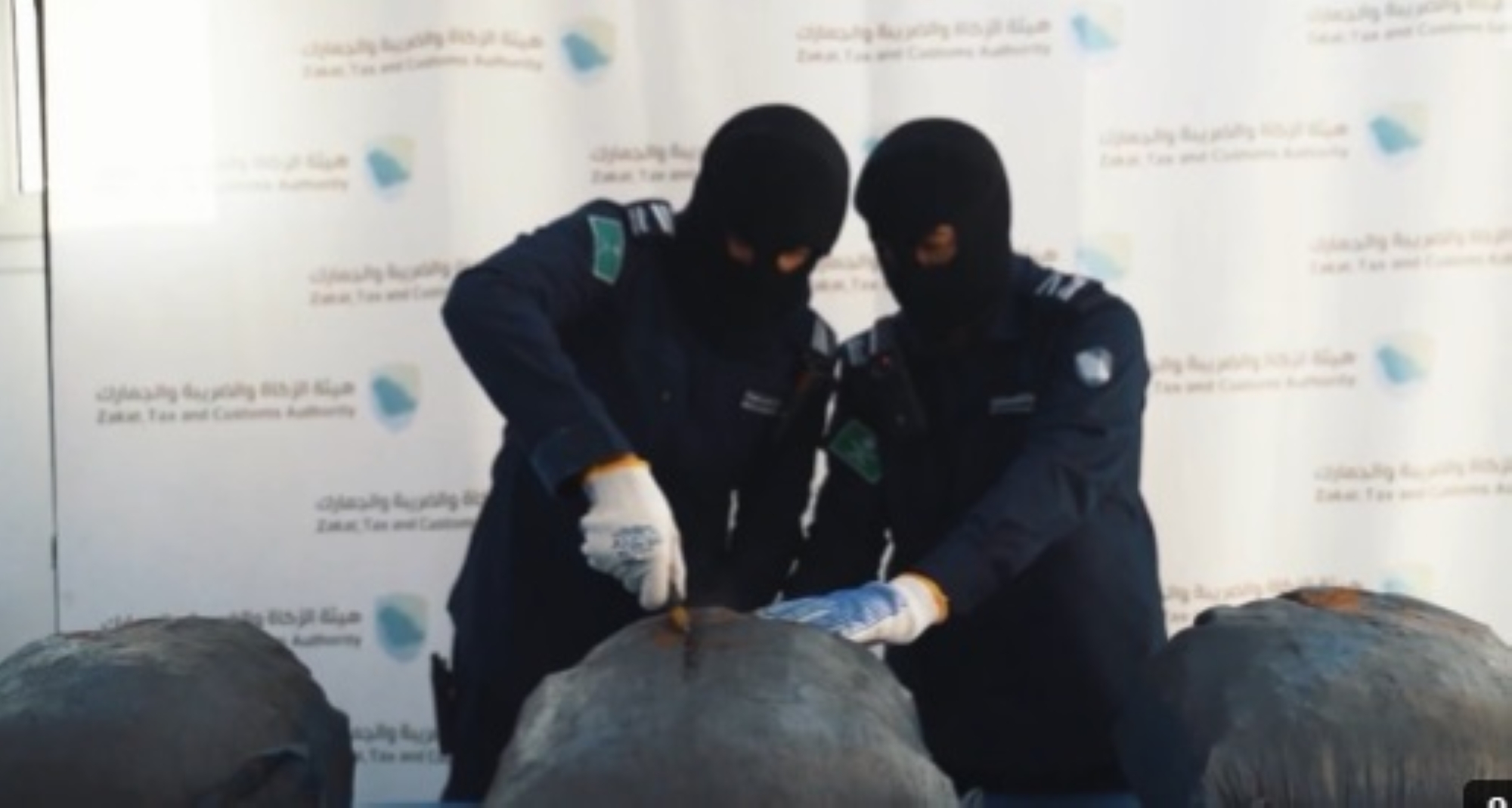 إحباط تهريب 4.7 مليون حبة كبتاجون مُخبأة في أكياس "فحم"