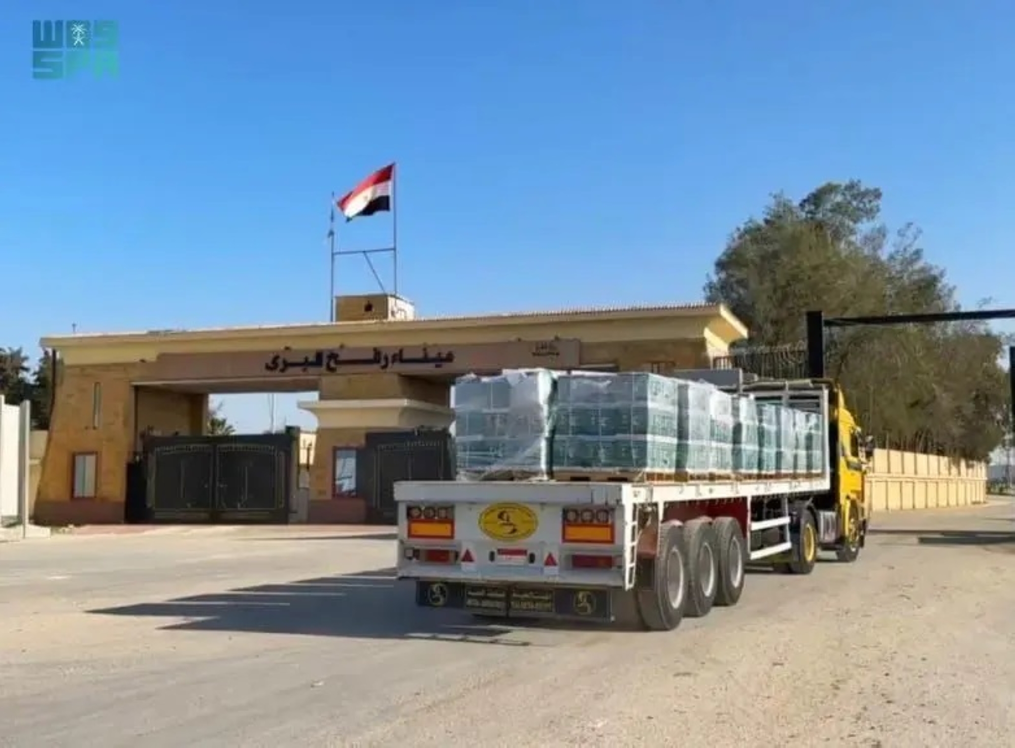 قافلة إغاثية سعودية جديدة تعبر رفح إلى غزة