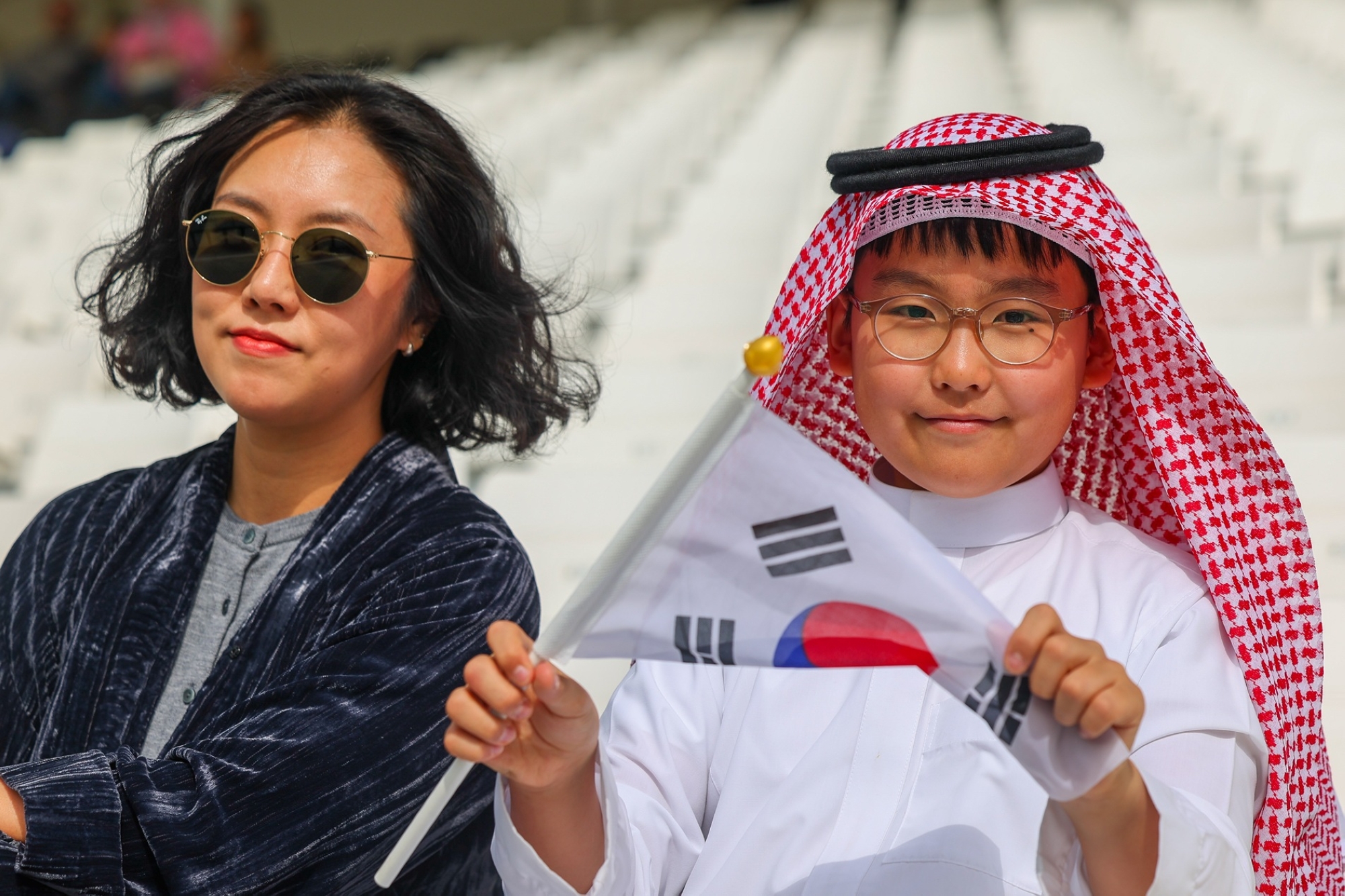 طفل كوري بالزي السعودي يلفت الأنظار في كأس آسيا تحت 23