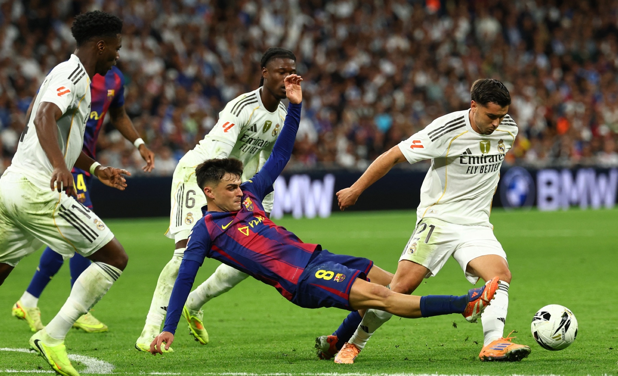 برشلونة × ريال مدريد.. كلاسيكو الأرض في جدة