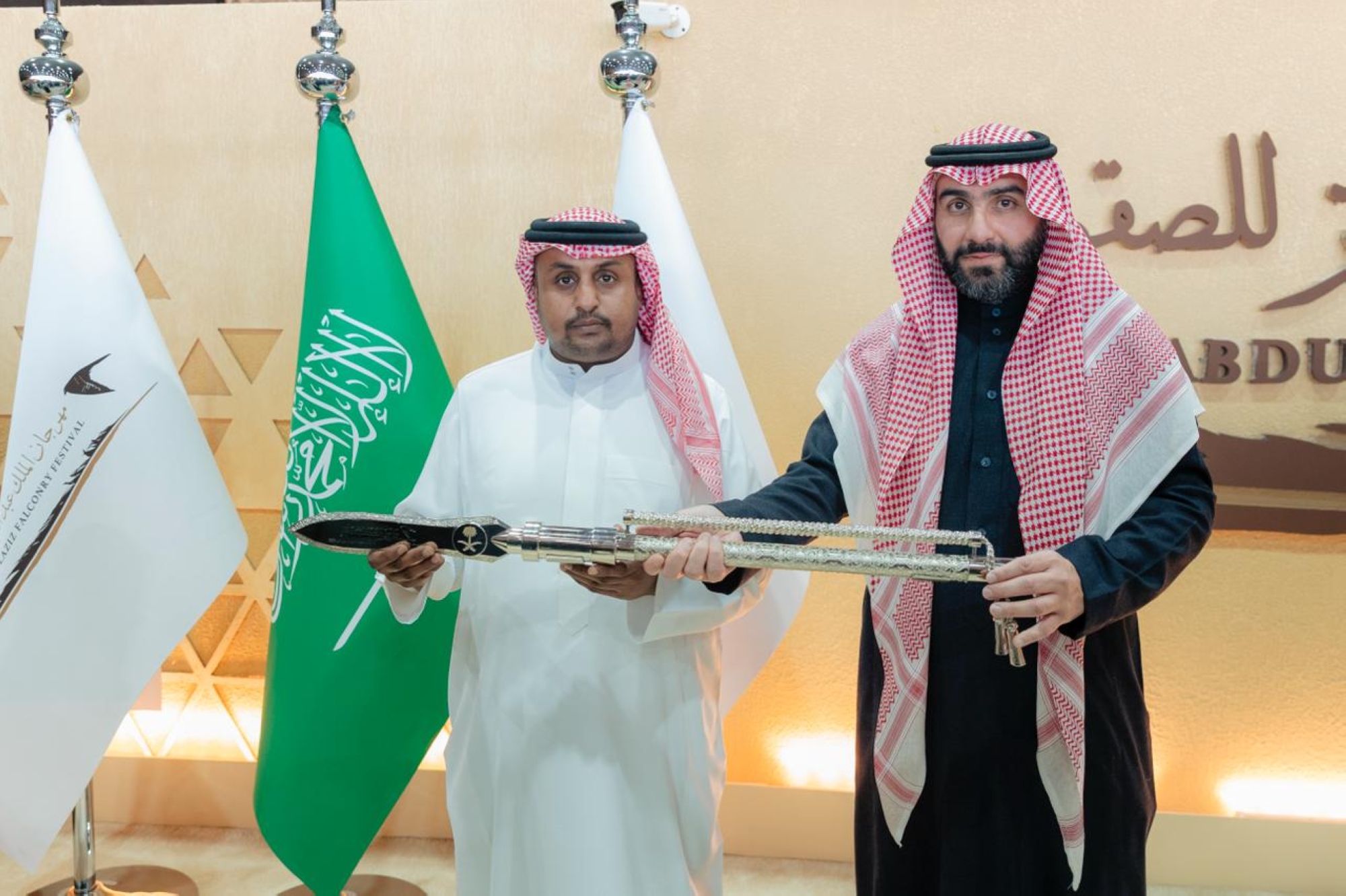 تتويج الفائزين بمهرجان الملك عبدالعزيز للصقور 2025