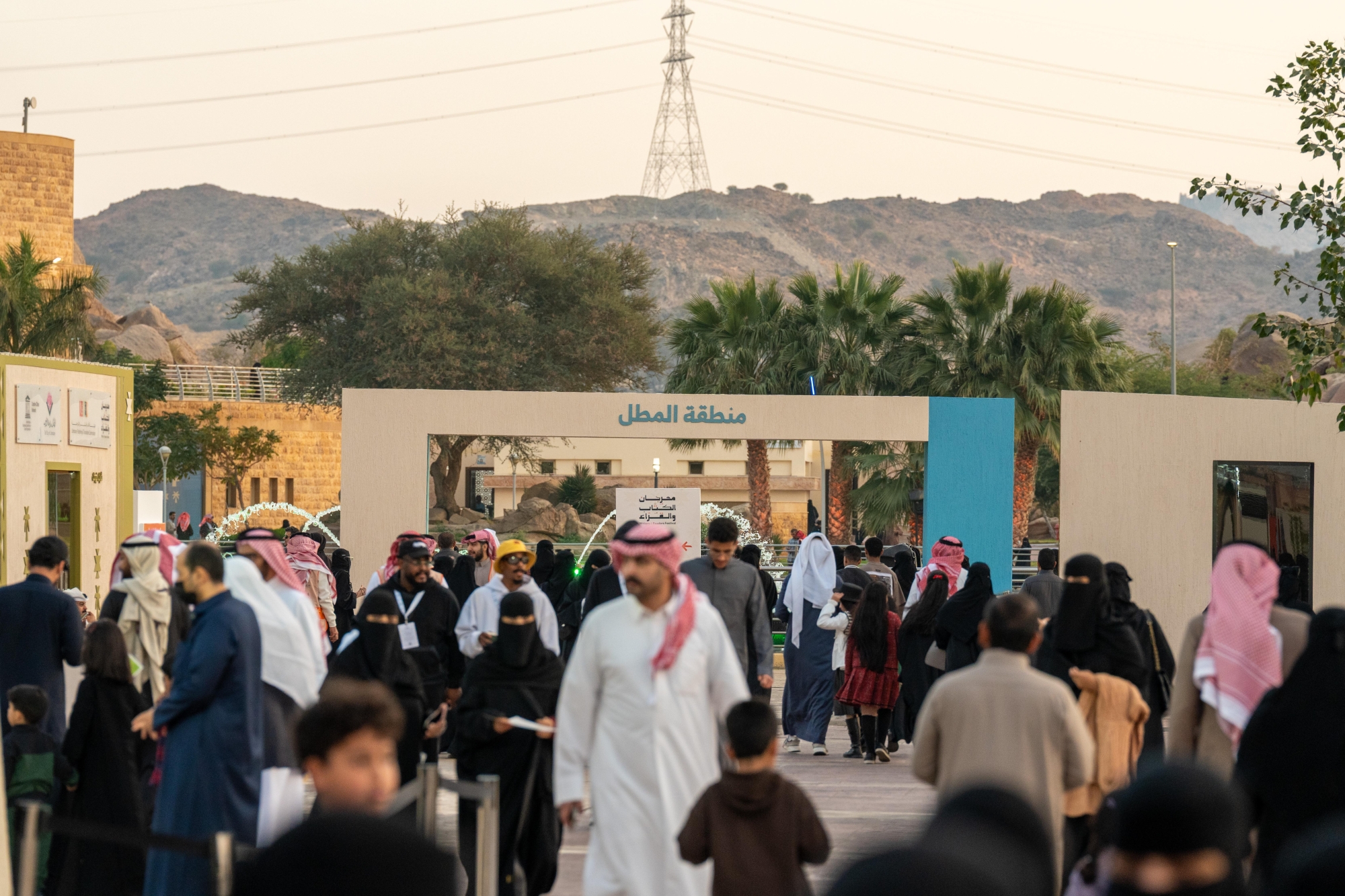 مهرجان الكتاب بالطائف.. منصة تفاعلية تجذب القراء