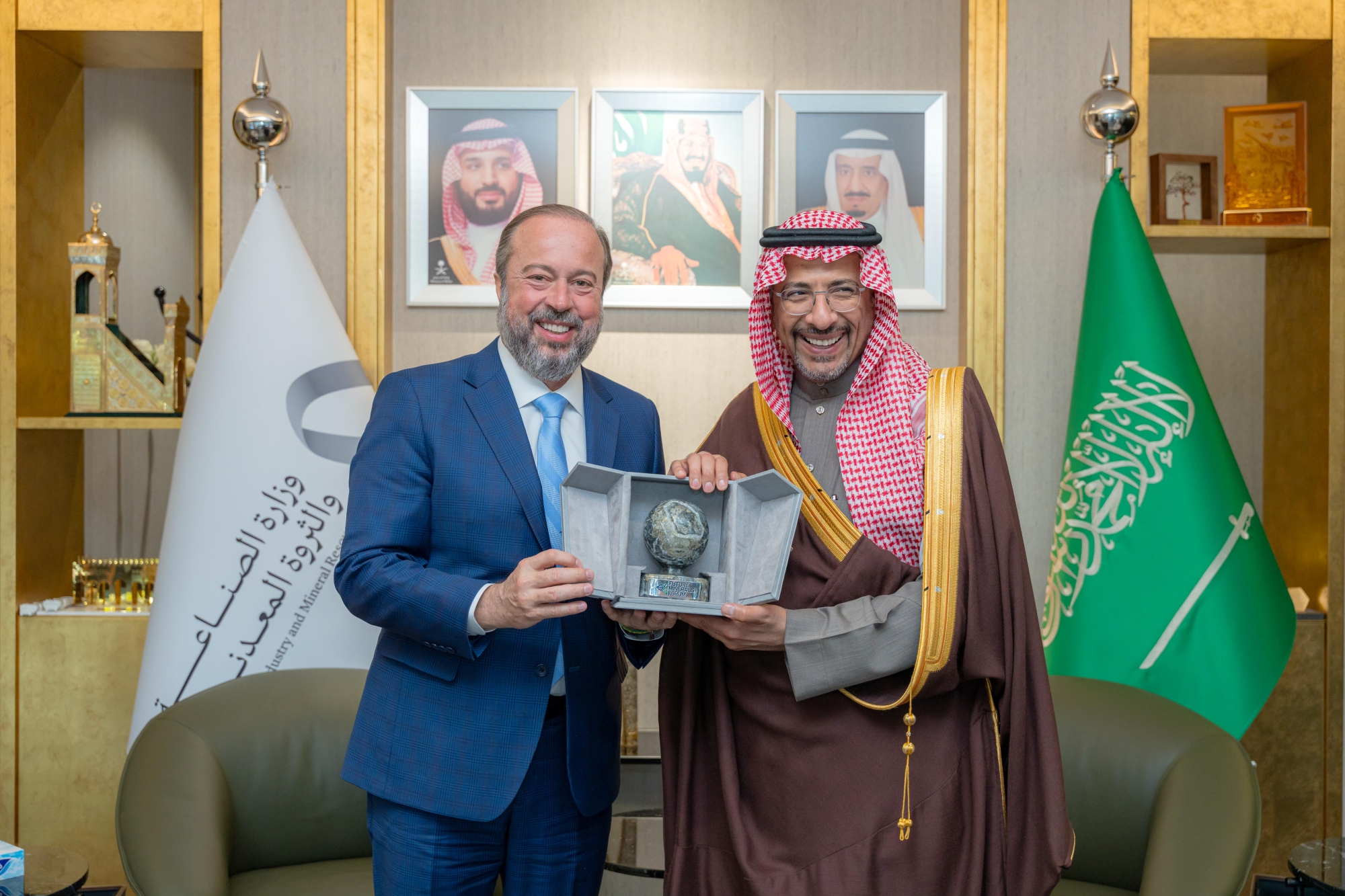 الخريف يبحث مع وزراء 4 دول تعزيز التعاون