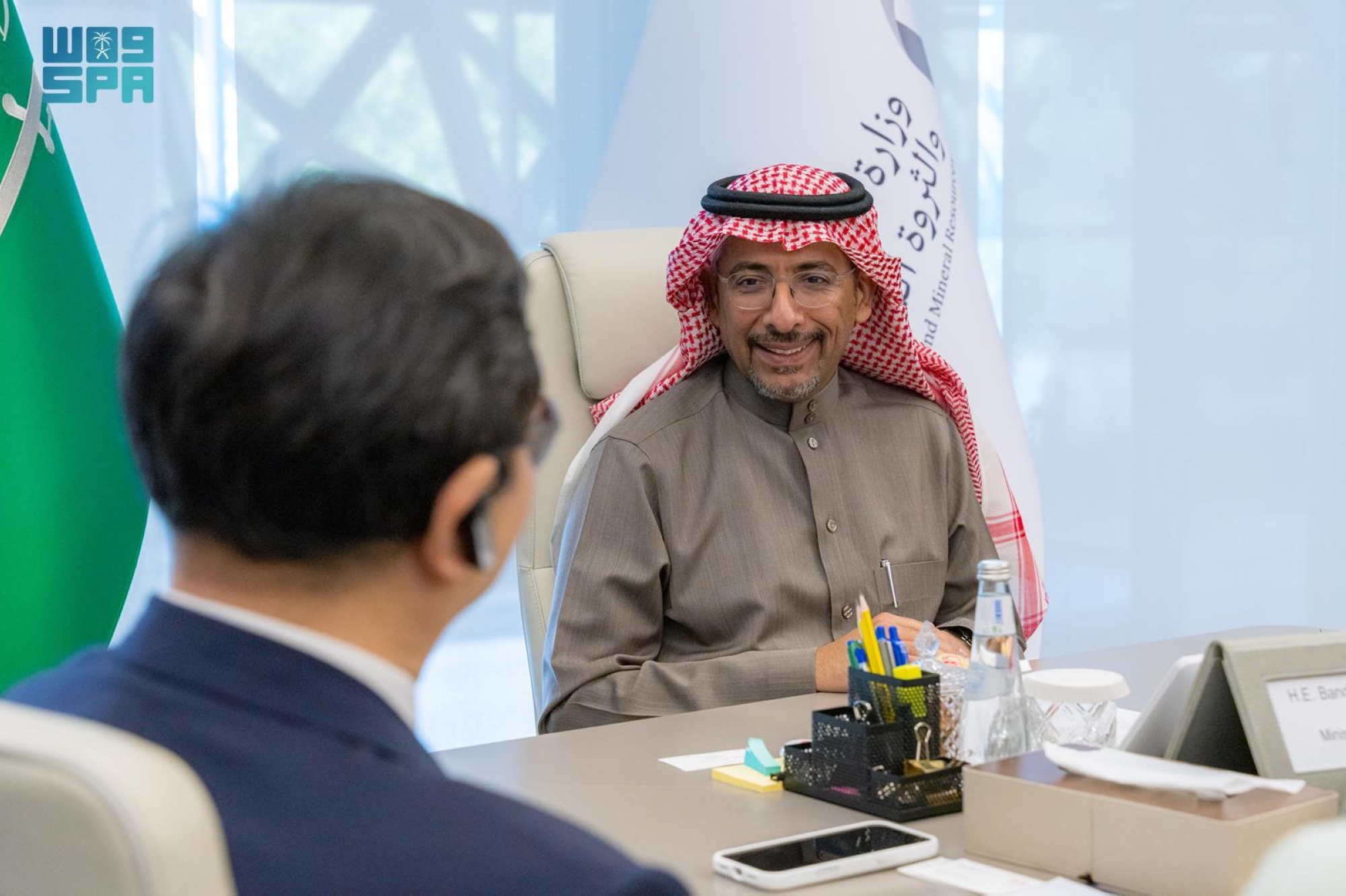 الخريف يبحث توطين صناعة السيارات الكهربائية مع BYD الصينية