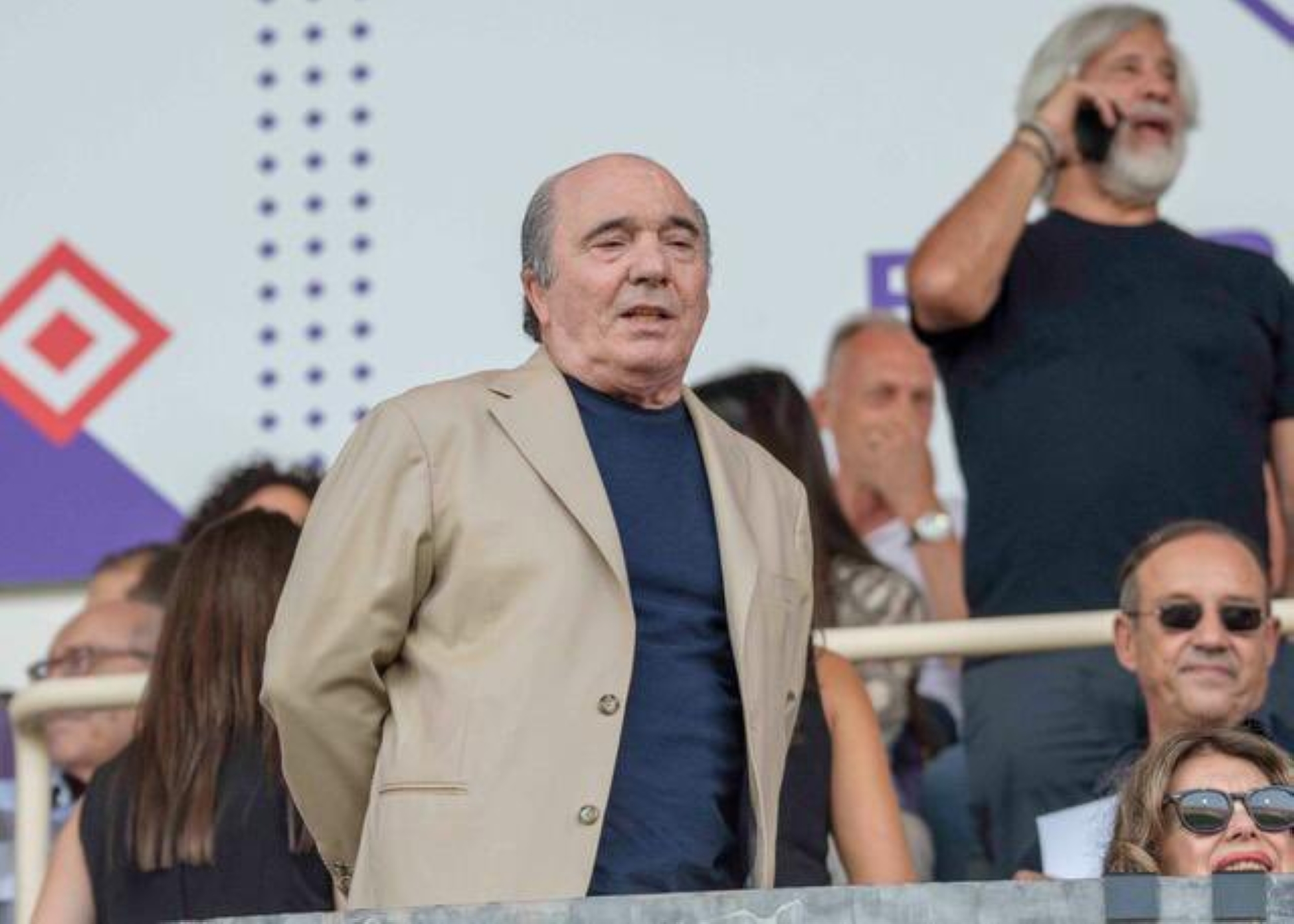 فيورنتينا يُعلن وفاة رئيس النادي كوميسو عن 76 عامًا
