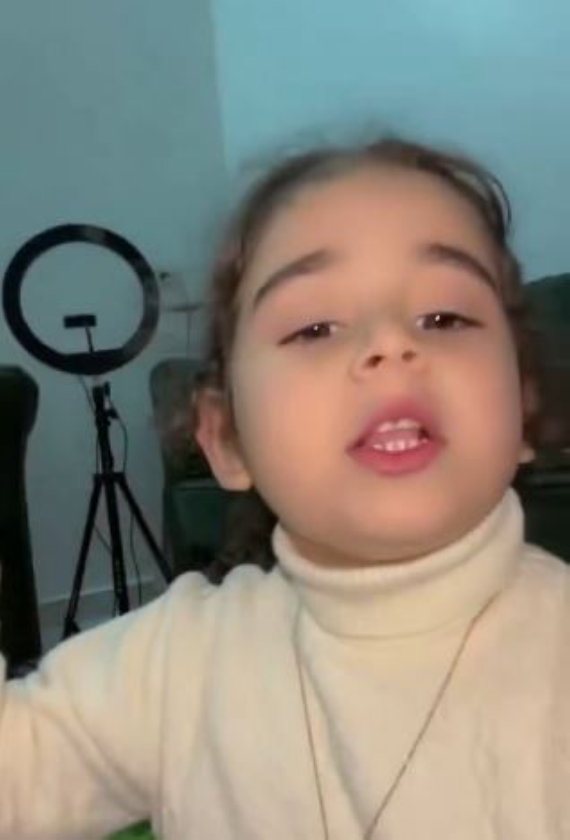 آل الشيخ يتفاعل مع فيديو شام الحمصية ويدعوها لزيارة الرياض