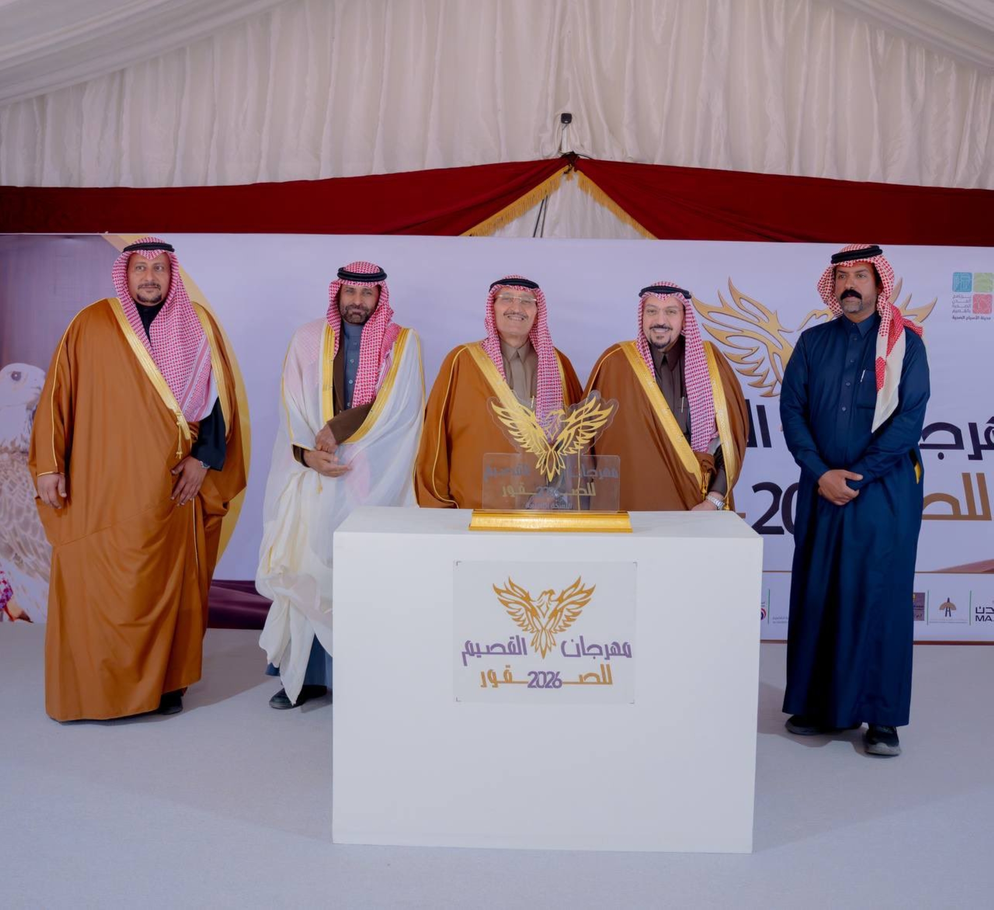 أمير القصيم يرعى حفل مهرجان القصيم للصقور بمشاركة "675 صقّارًا"