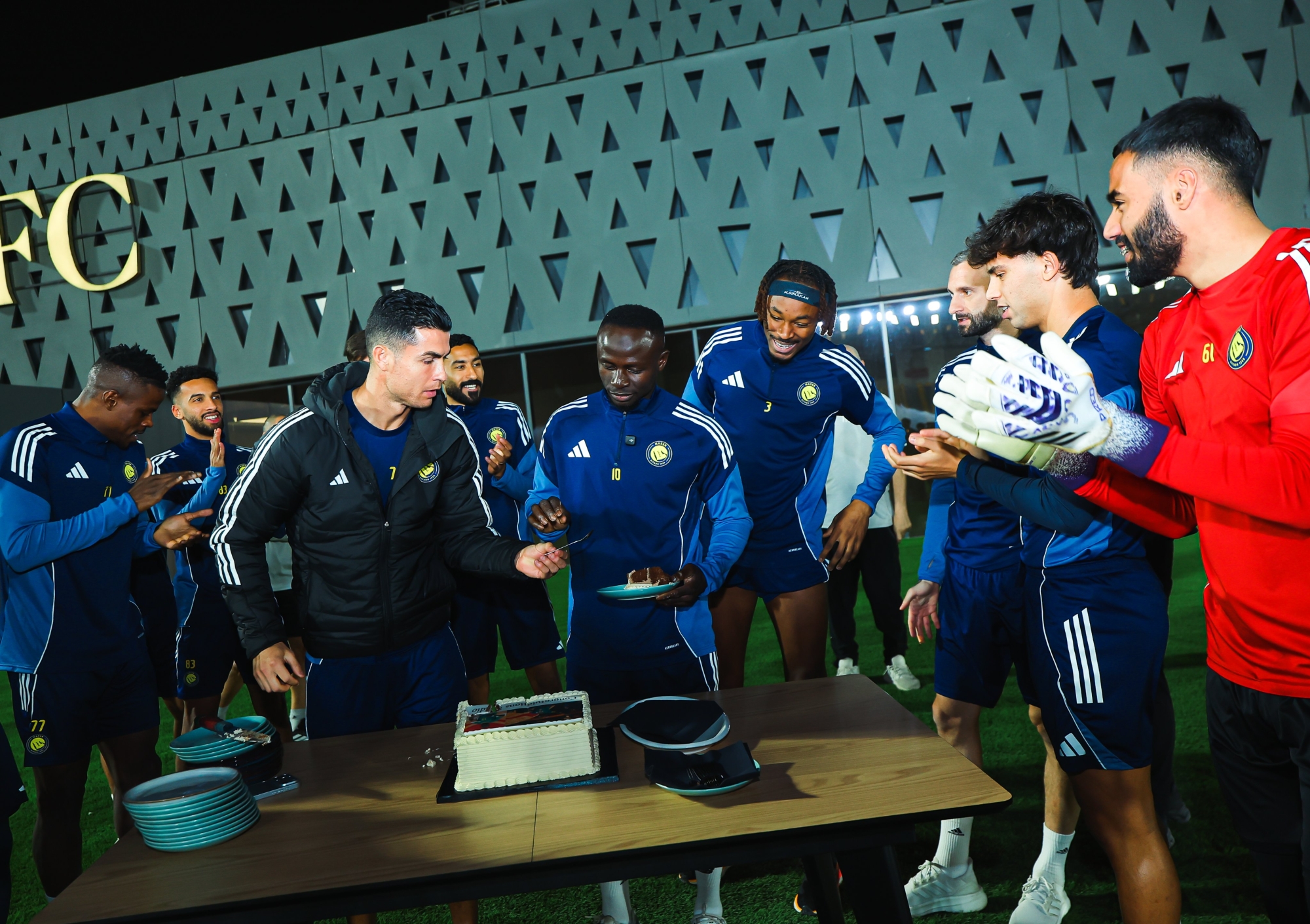 عودة بطل أفريقيا..احتفال خاص بساديو ماني في مران النصر