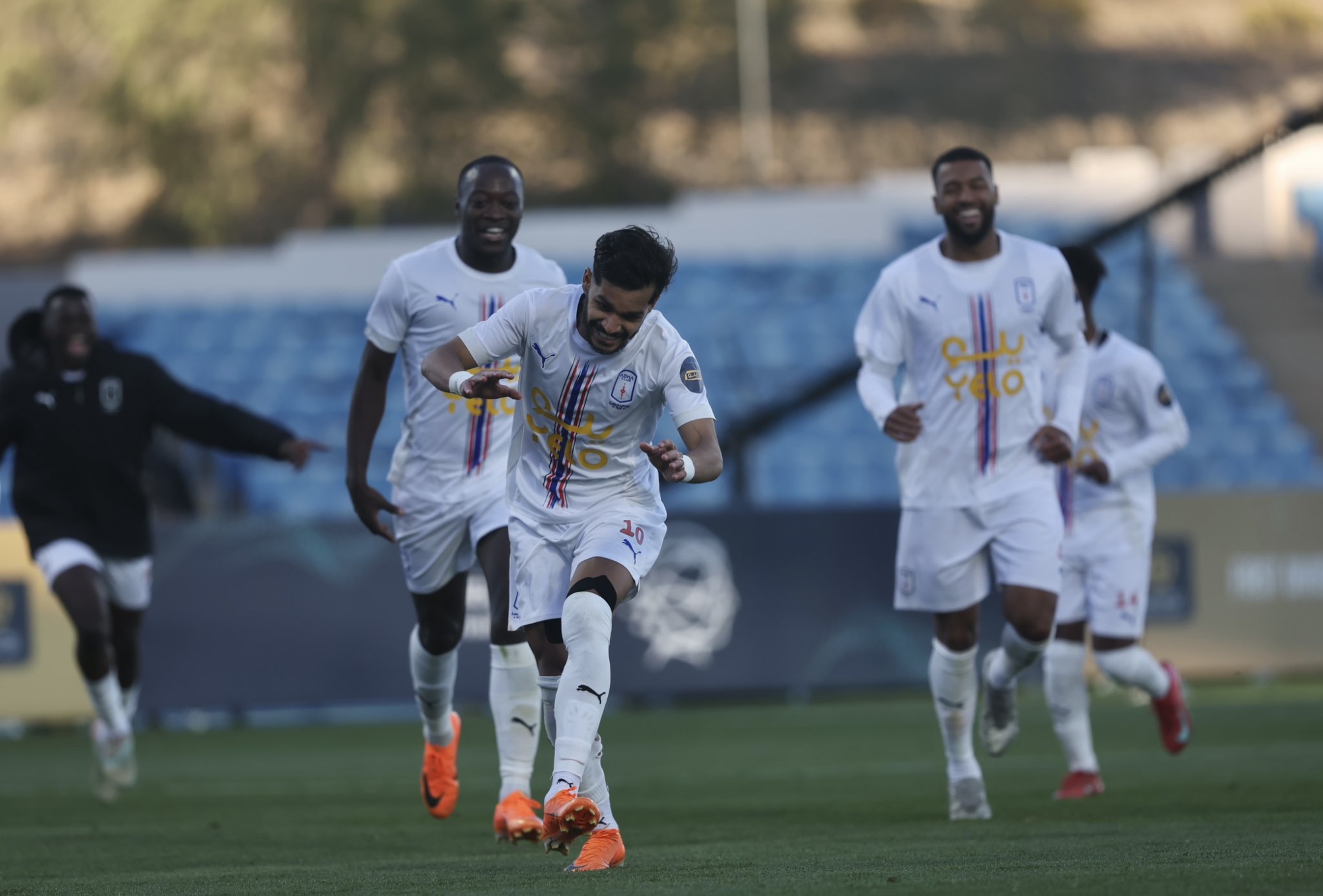 مواجهات حاسمة و"ديربي" في الجولة 19 من دوري يلو