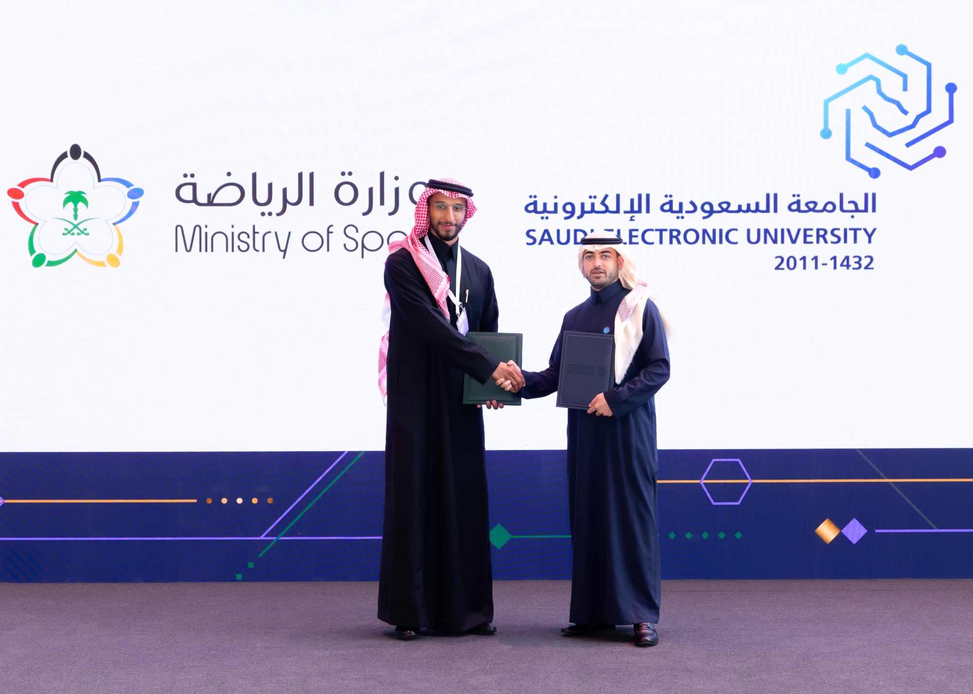 مذكرة تعاون تجمع وزارة الرياضة والجامعة السعودية الإلكترونية