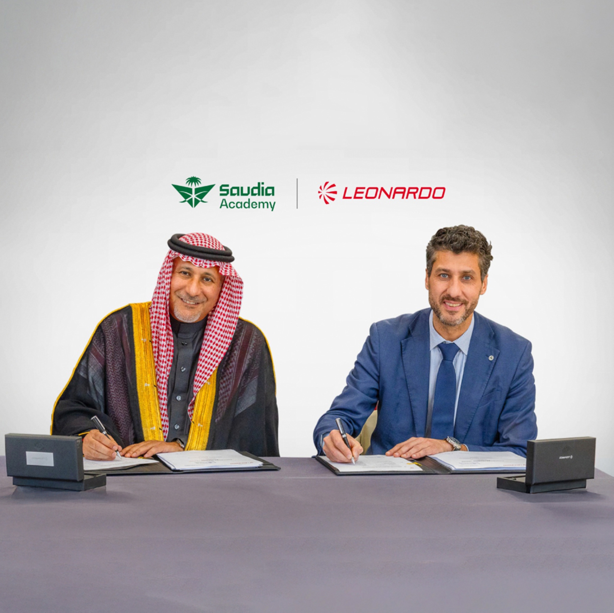 أكاديمية الطيران تدشّن مسارًا تدريبيًا لطيران المروحيات