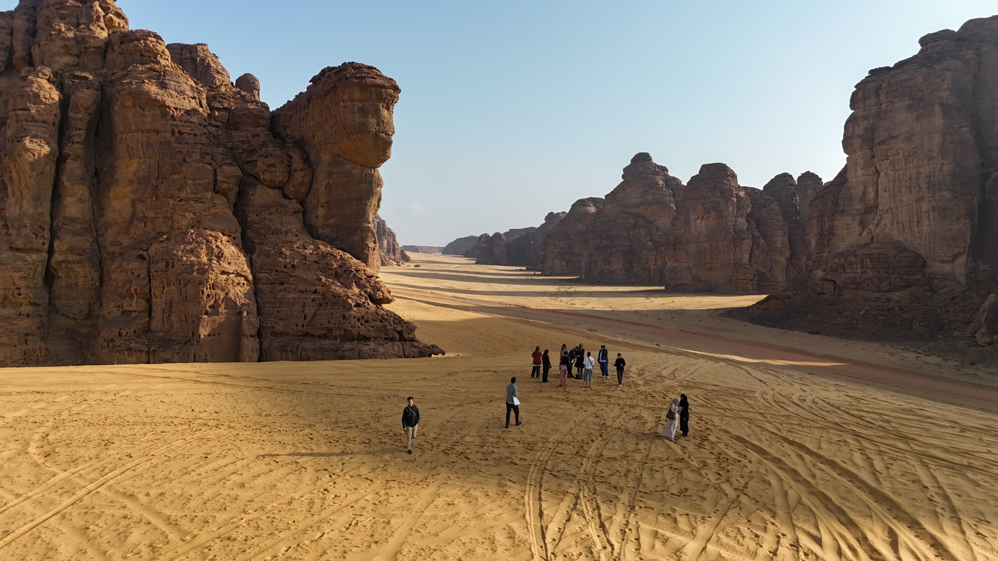 "وادي الفن" بالعُلا.. عندما تتحول الطبيعة إلى متحف مفتوح