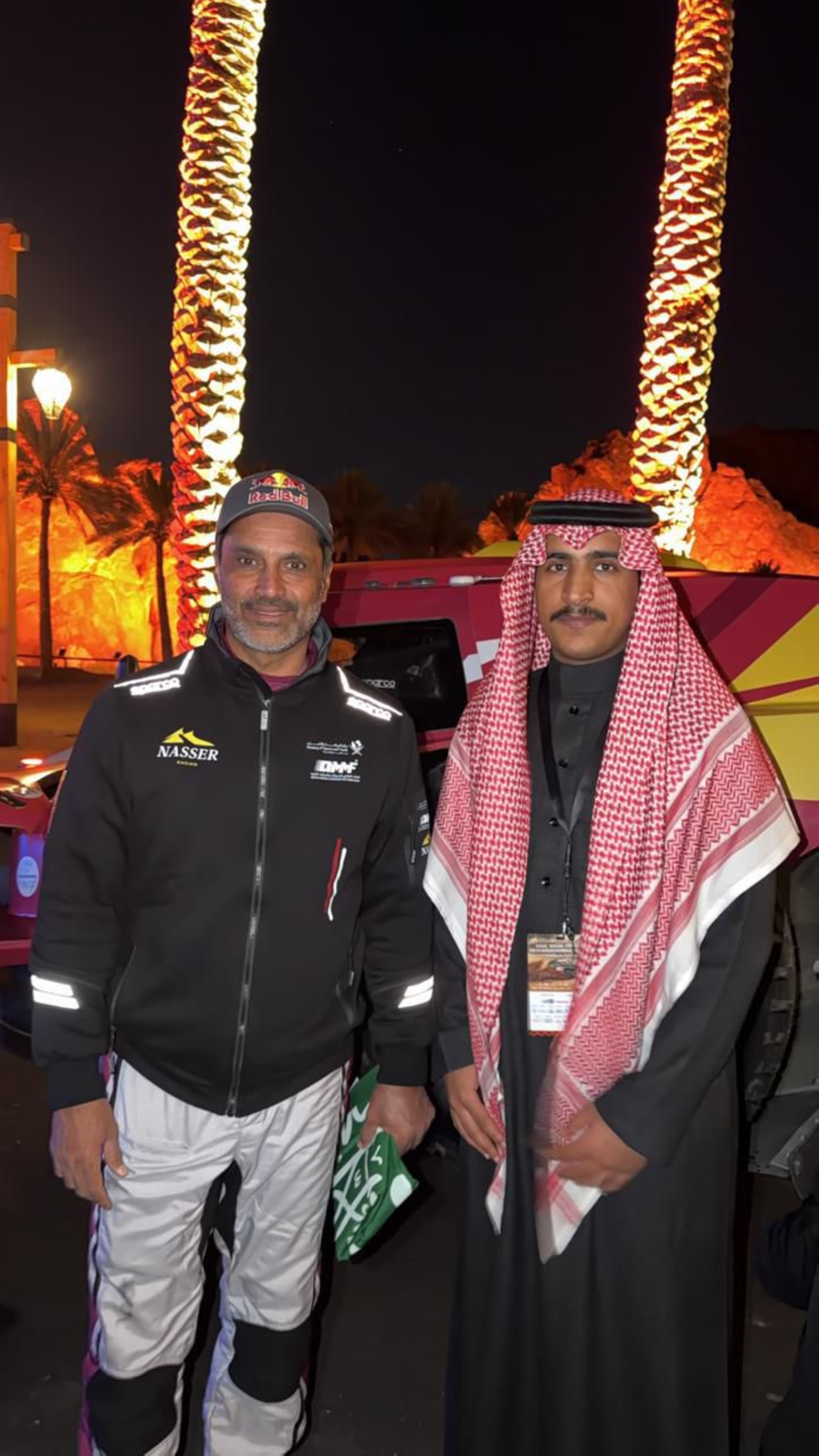 صورتان الفارق بينهما عمر.. حكاية متابع مع ناصر العطية ورالي حائل
