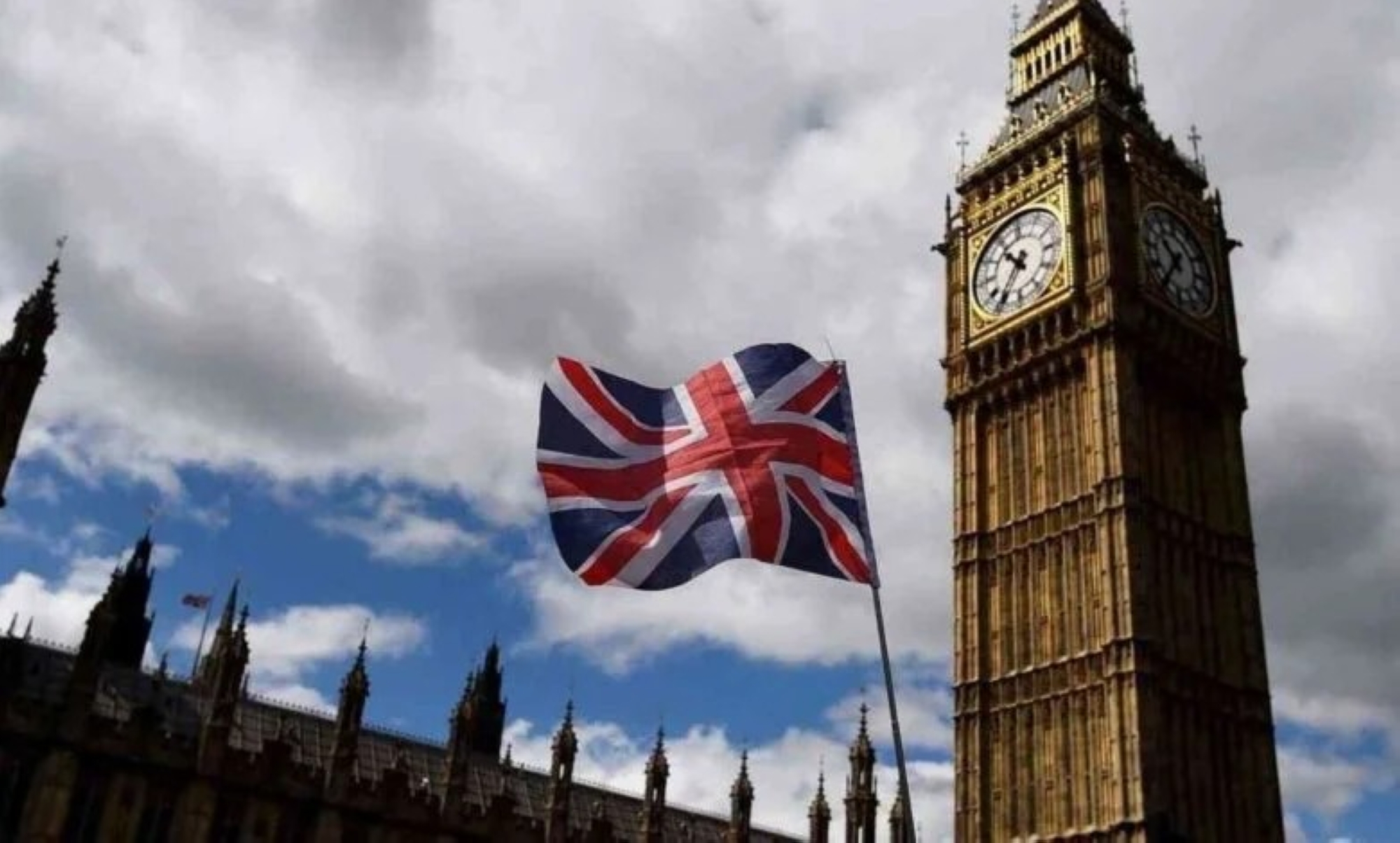 بريطانيا تفرض عقوبات على مسؤولين إيرانيين