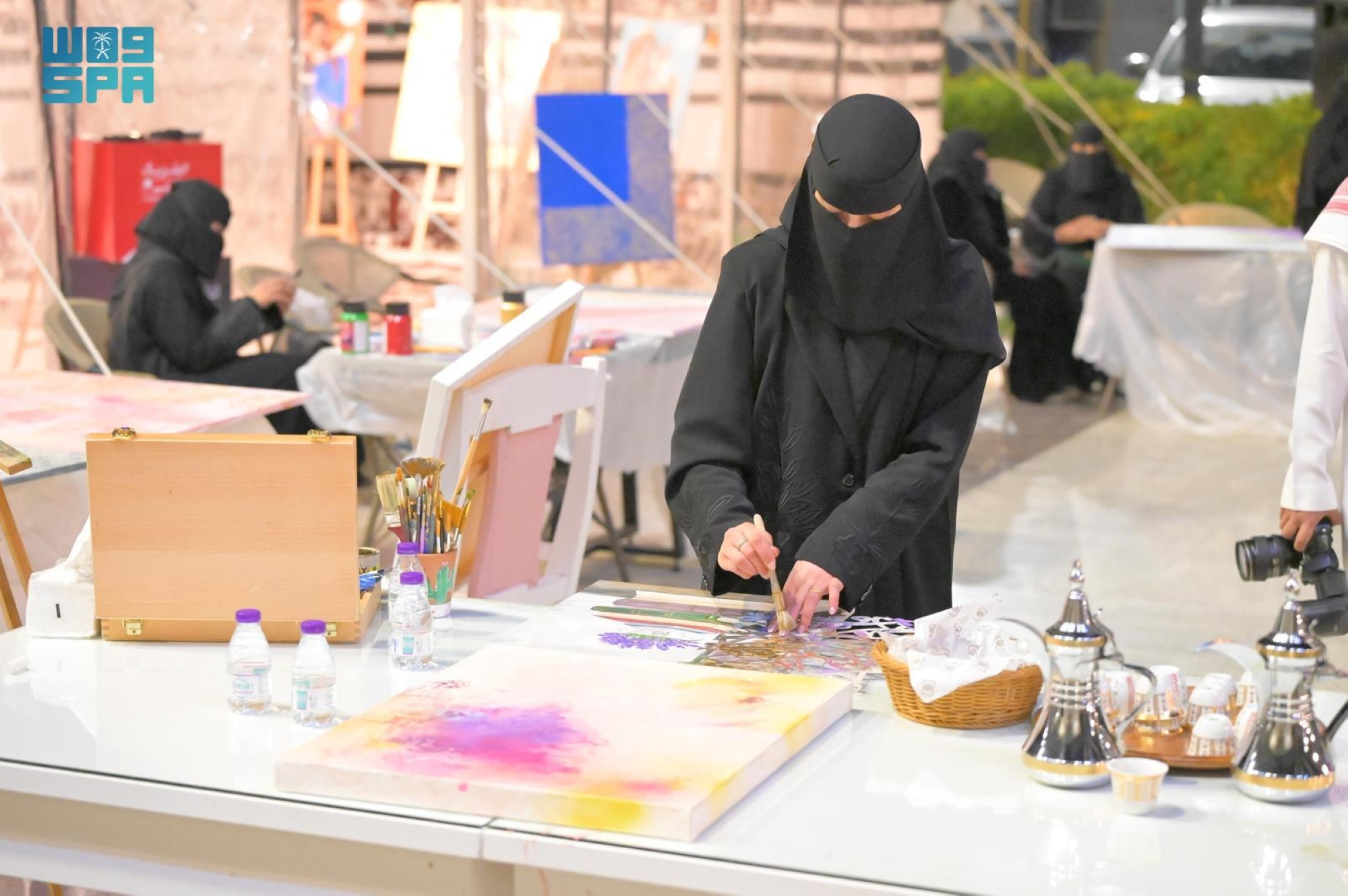 "الحرف لوحة واللوحة نص".. فن ينطق بالمعنى