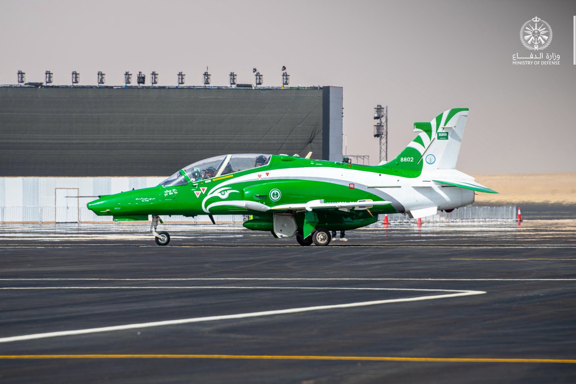 "الصقور السعودية" تستعد لأول عرض بالهوك T-165
