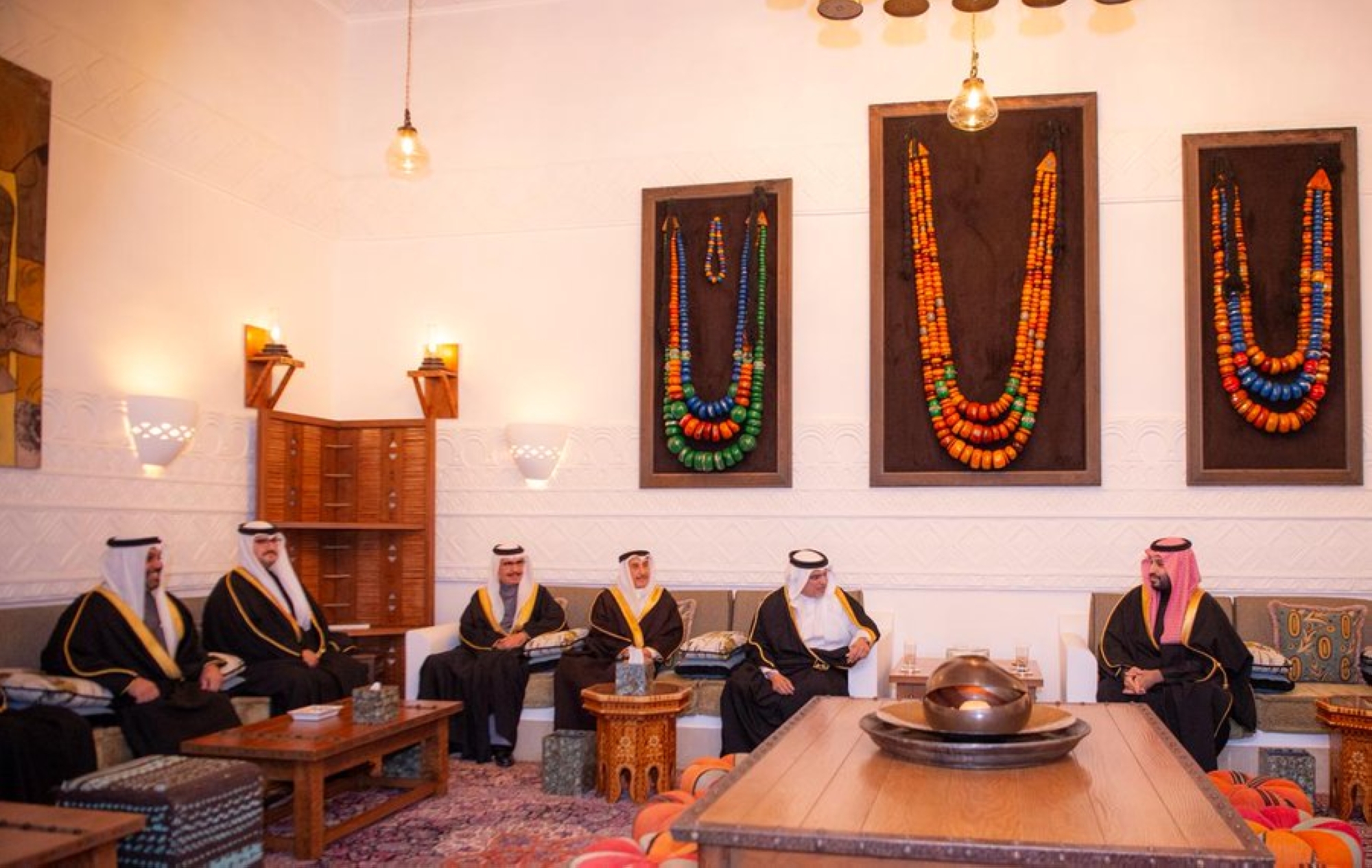 ولي العهد يستعرض العلاقات مع ولي عهد البحرين في الدرعية