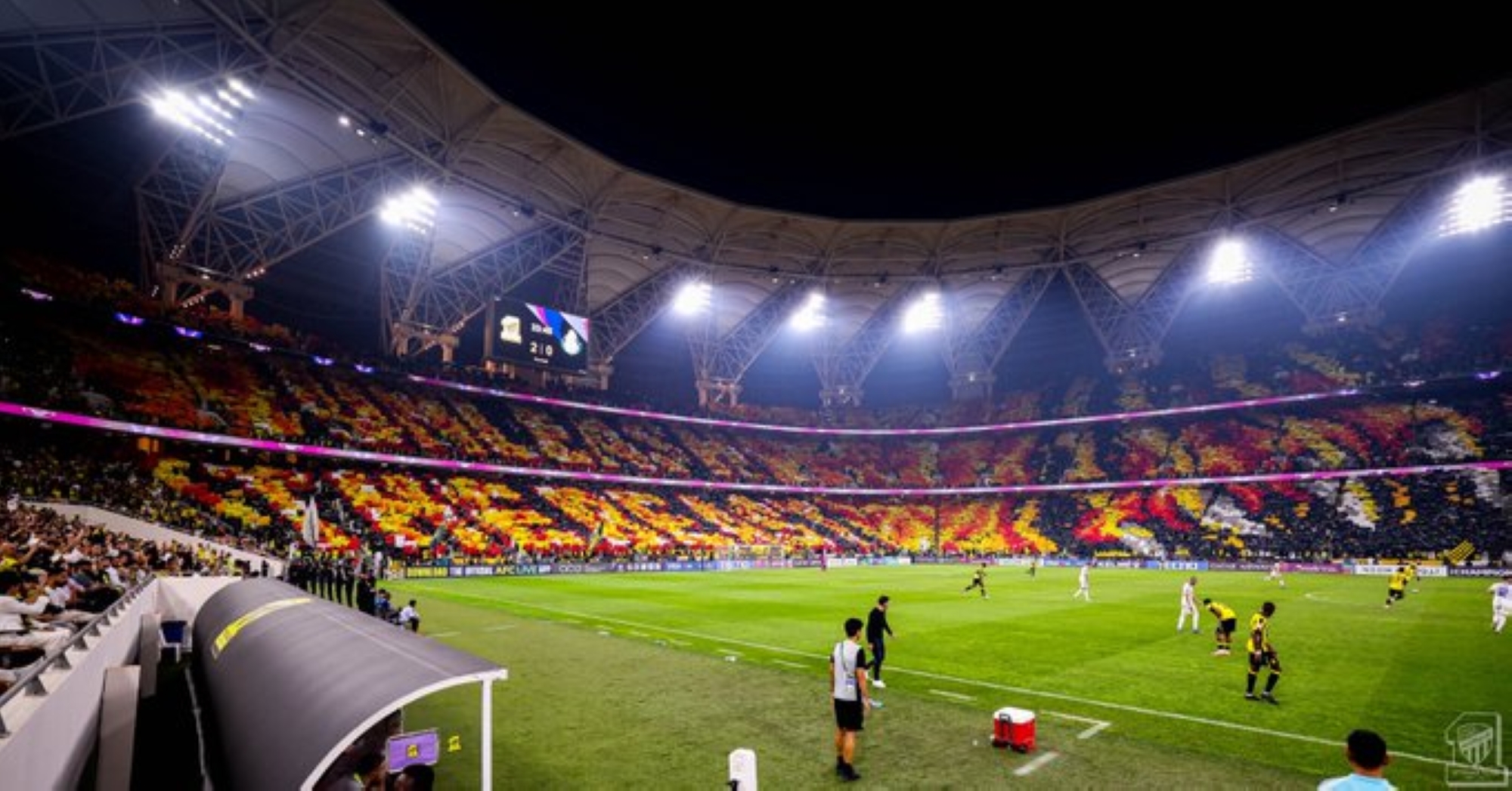 جماهير الاتحاد تُشعل المدرجات بـ"تيفو الوحش" في ليلة تاريخية أمام الغرافة