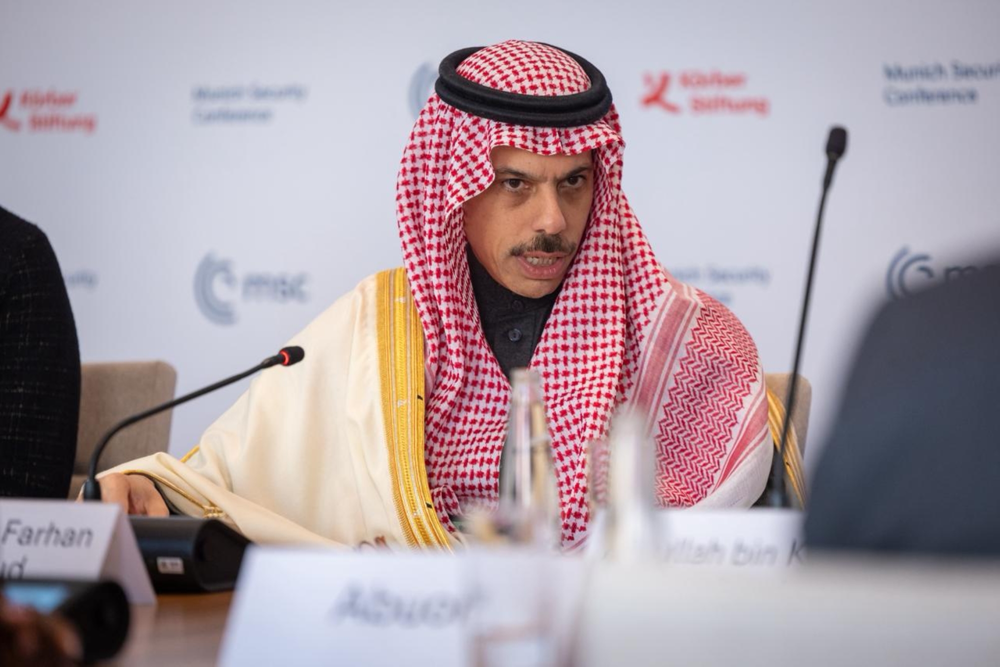وزير الخارجية يبرز مواقف المملكة حيال الأزمات الإقليمية والدولية