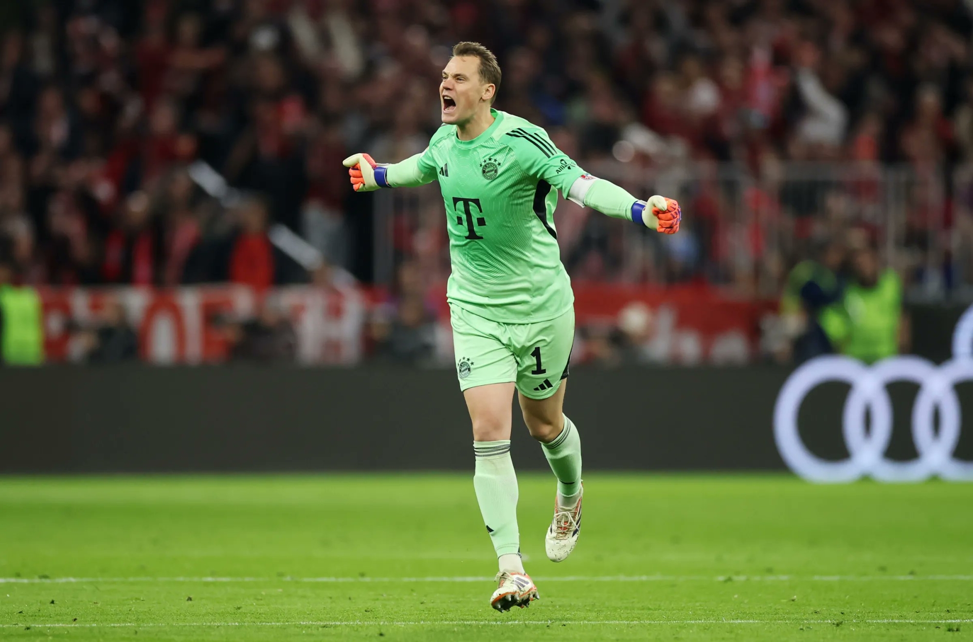 إصابة مفاجئة تضرب نوير قبل مواجهة بوروسيا دورتموند