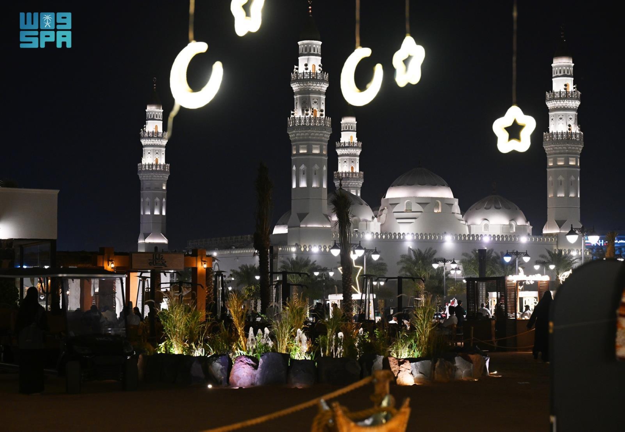 نفحات رمضان تزين أسواق وطرقات المدينة