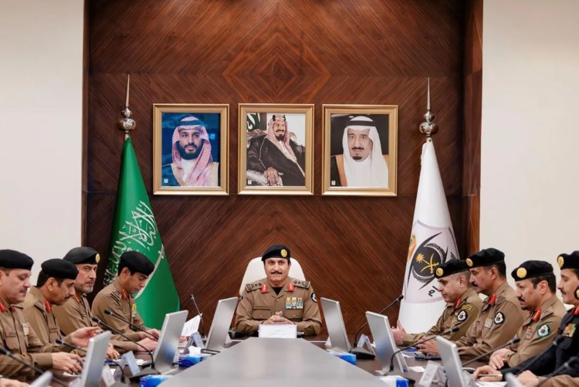 مدير الأمن العام يقف على خطط أمن العمرة