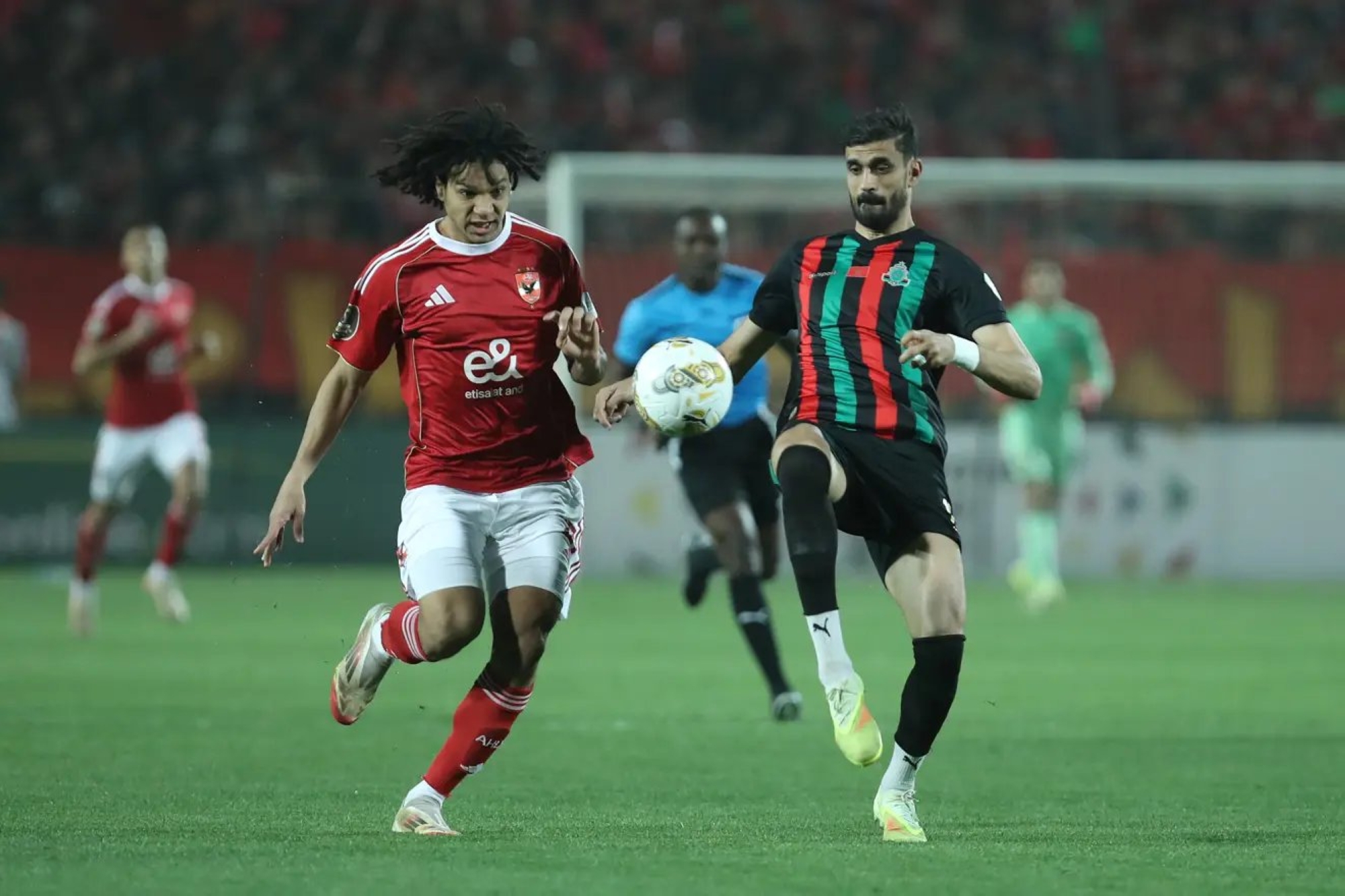 الكاف يُحقق في أحداث مباراة الأهلي المصري والجيش الملكي