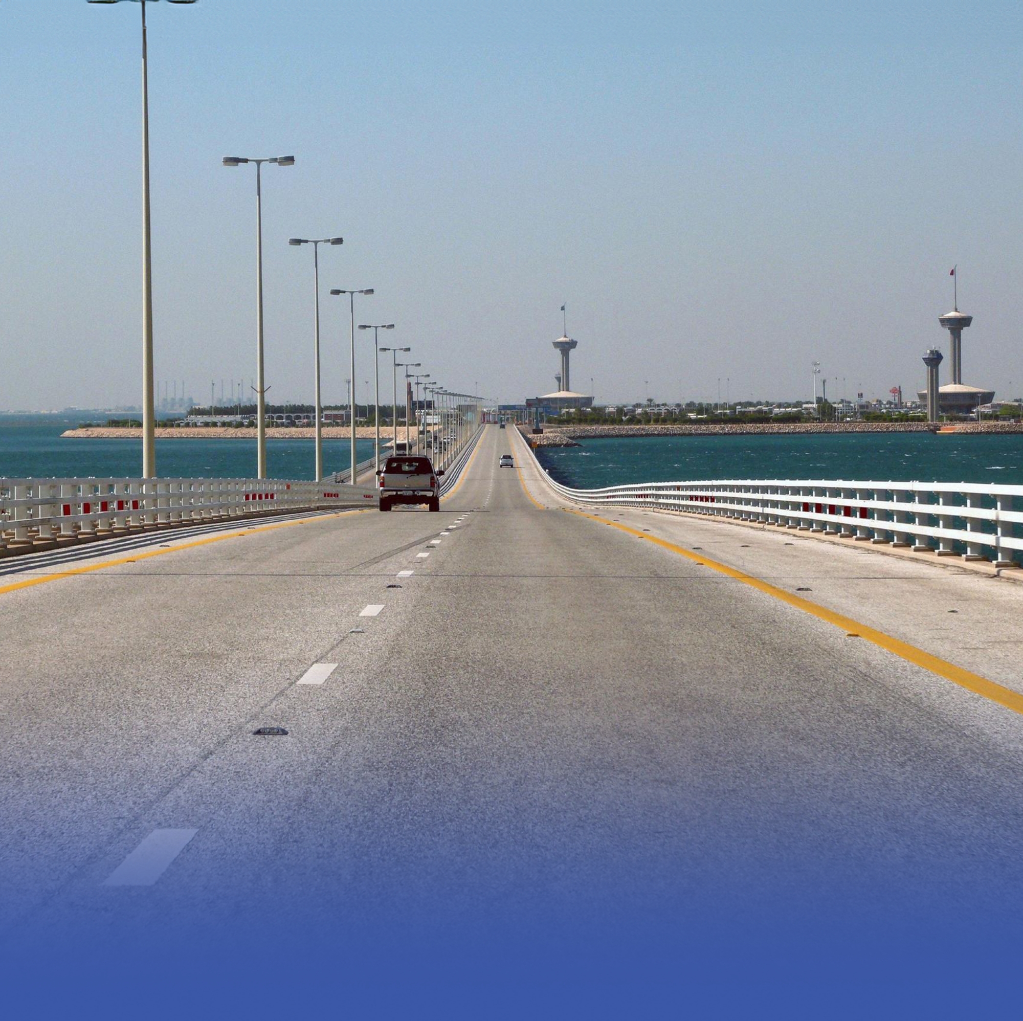 بدء رفع رسوم عبور جسر الملك فهد إلى 35 ريالاً