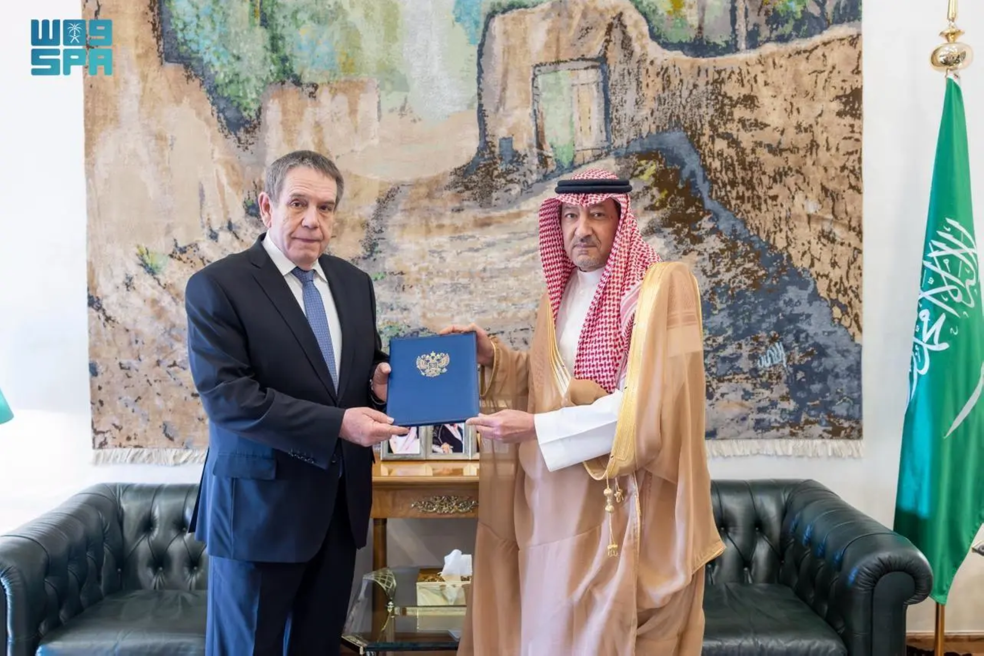 وزير الخارجية يتلقى رسالة خطية من نظيره الروسي