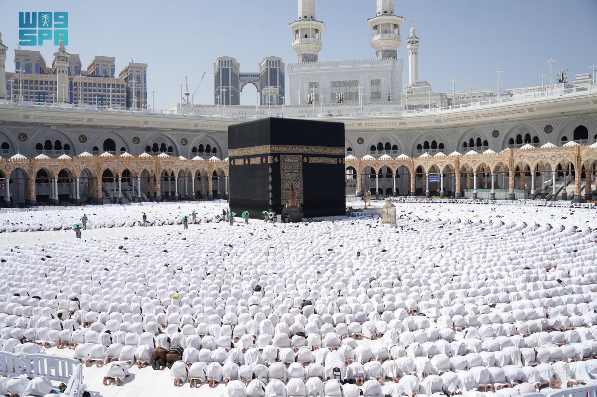 مشهد إيماني مهيب لأولى جُمَع رمضان في المسجد الحرام