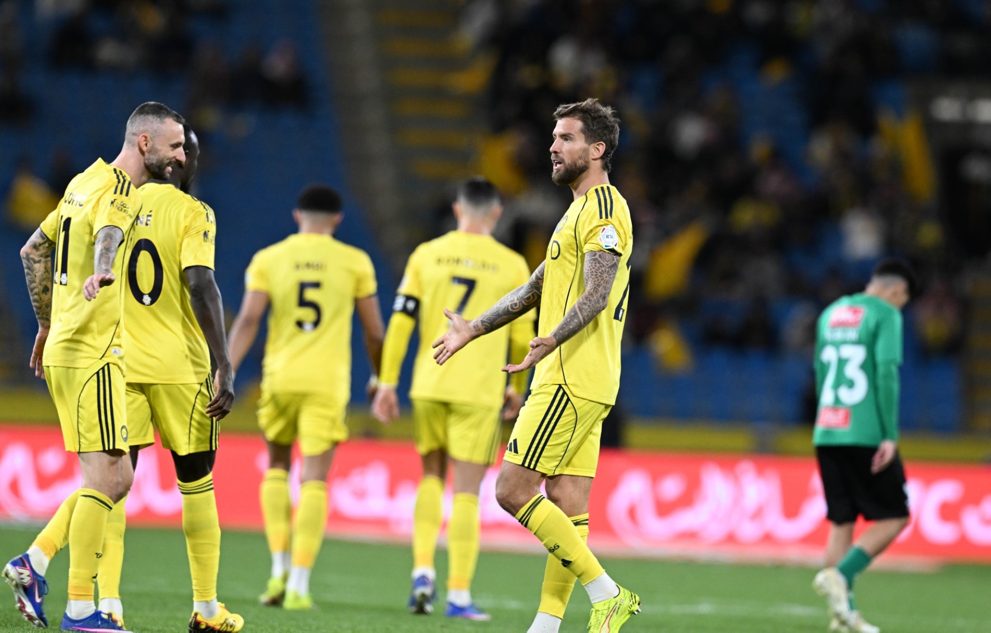 النصر يطفئ النجمة بخماسية.. ويستعيد صدارة دوري روشن