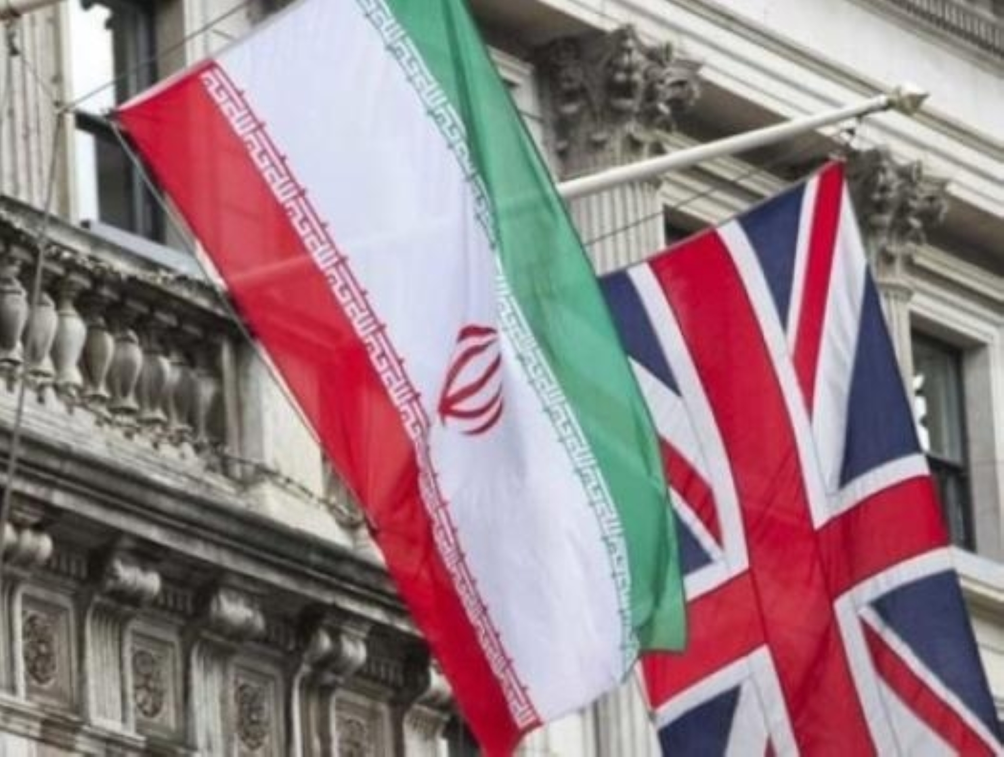 إلغاء رحلات طيران متجهة إلى طهران وبريطانيا تسحب موظفيها