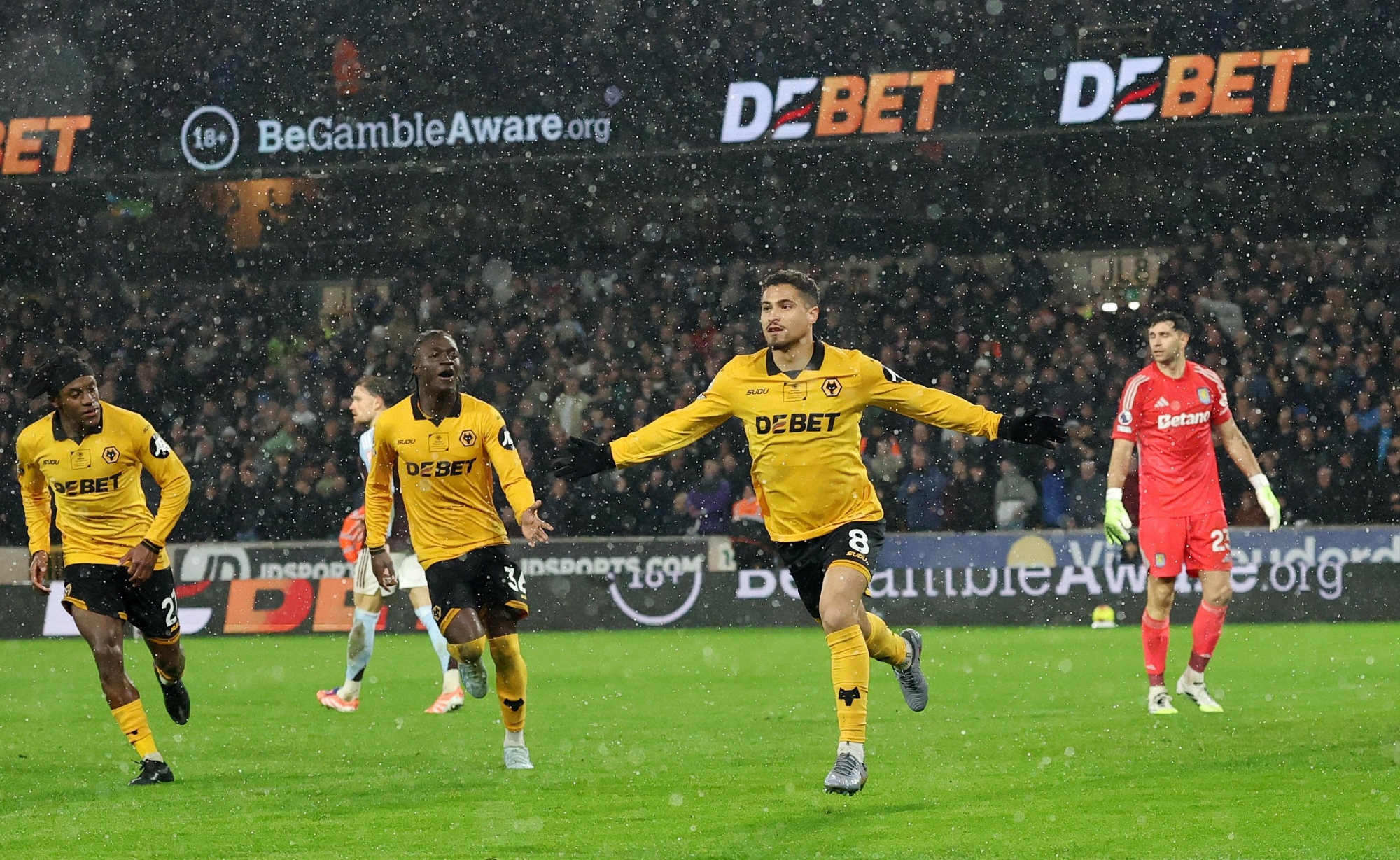 ولفرهامبتون يتجنب رقما سلبيا في الدوري الإنجليزي
