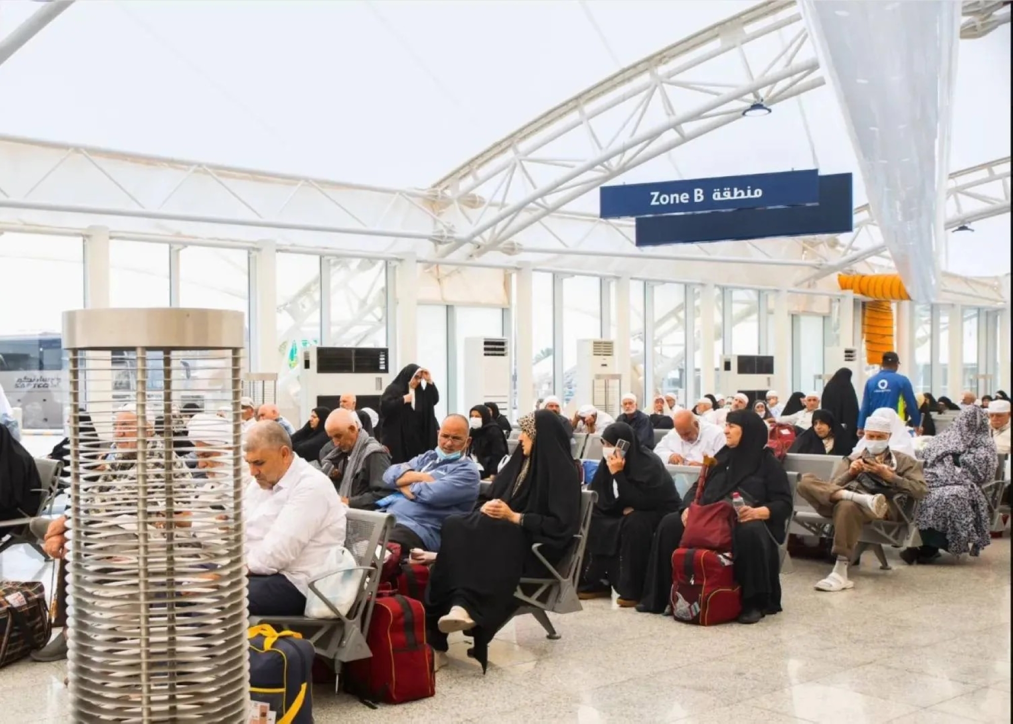 إيران تجلي رعاياها المعتمرين من المملكة