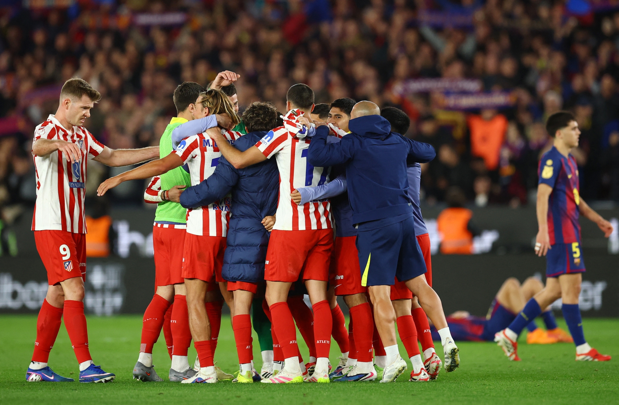 أتلتيكو مدريد يصمد أمام انتفاضة برشلونة ويبلغ نهائي كأس الملك