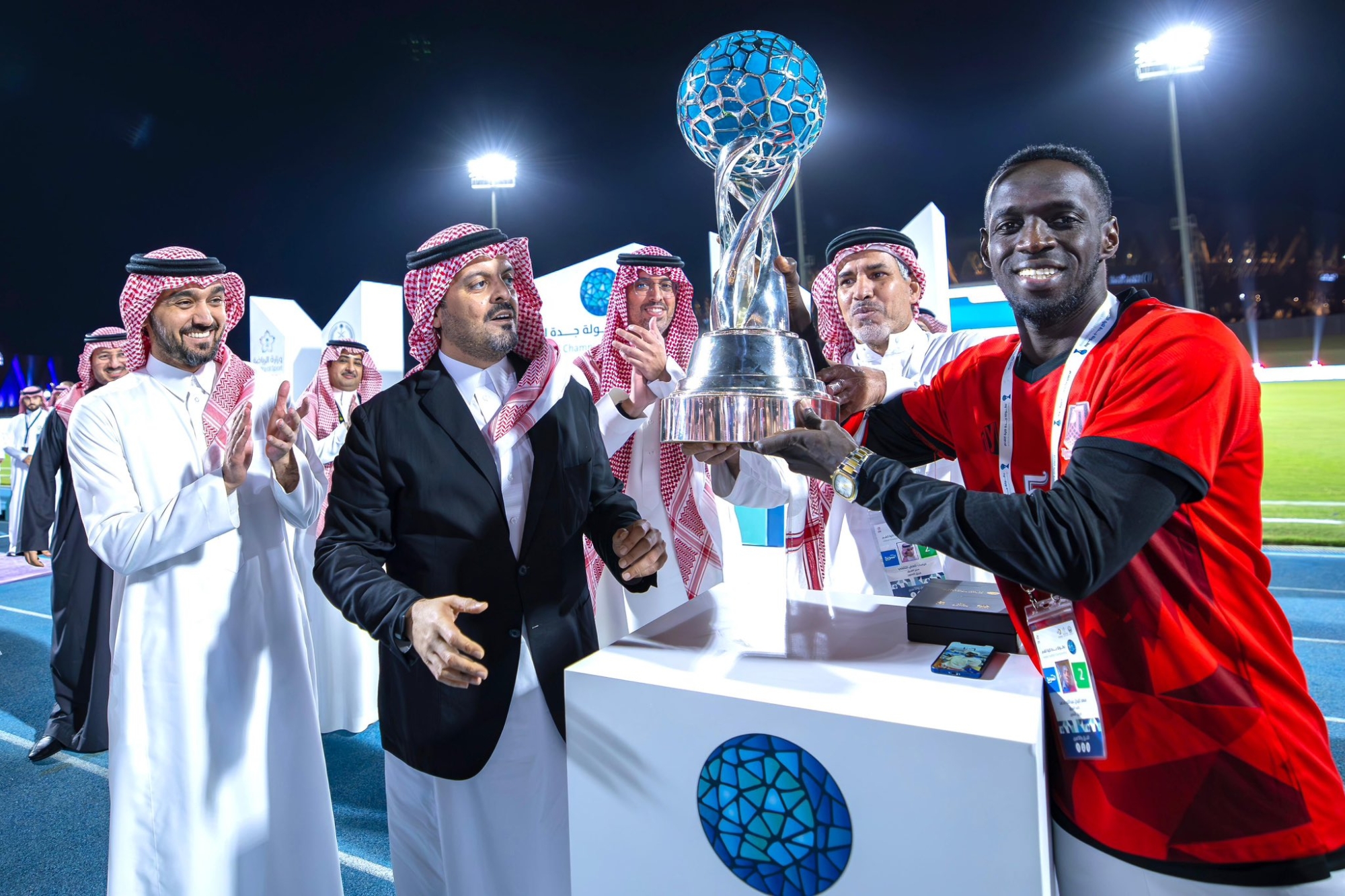 وزير الرياضة يشهد تتويج "التعاون" بطلاً لبطولة جدة 2026