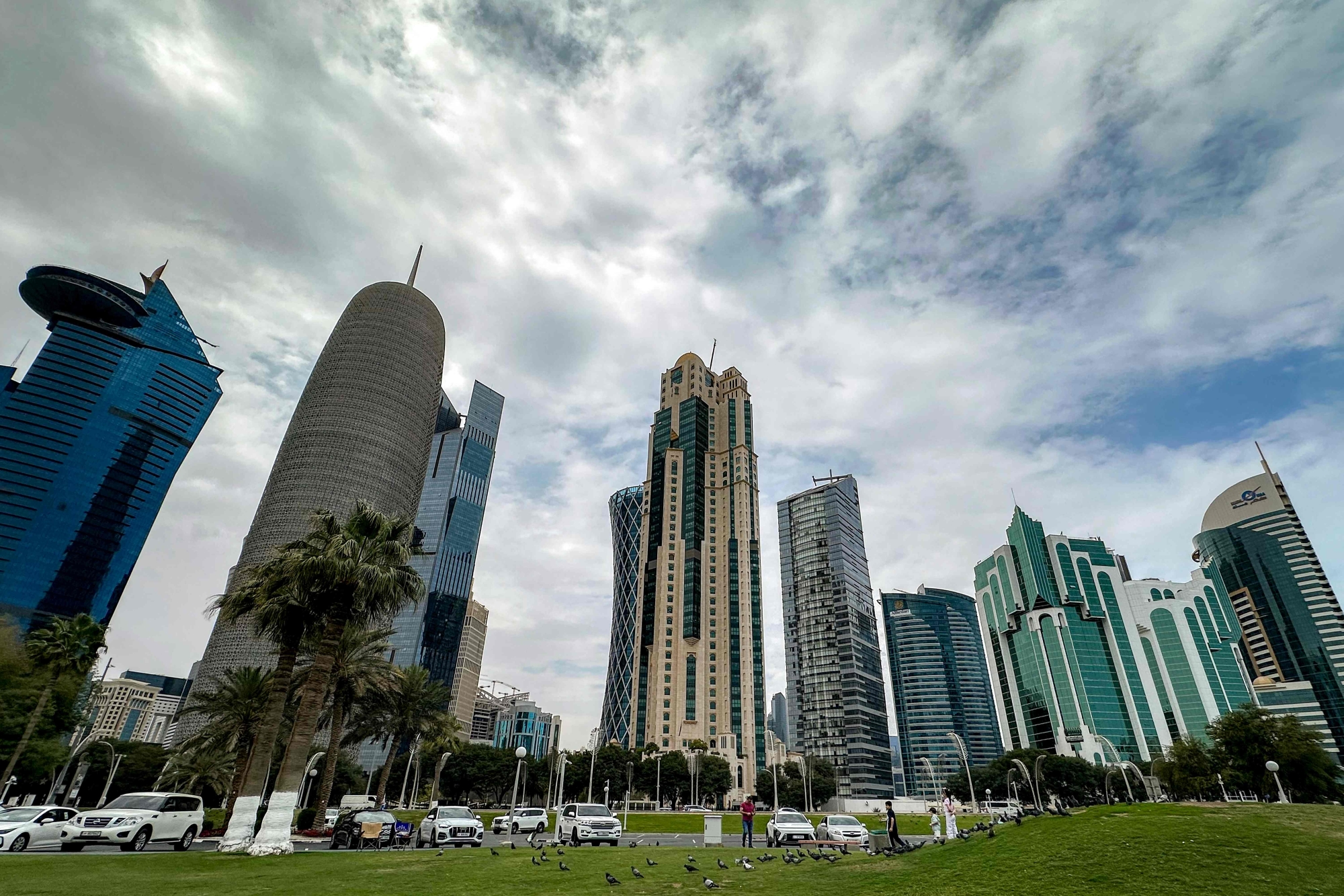 قطر تتصدى لهجمة صاروخية وتحذر من تداعيات الحرب على الطاقة