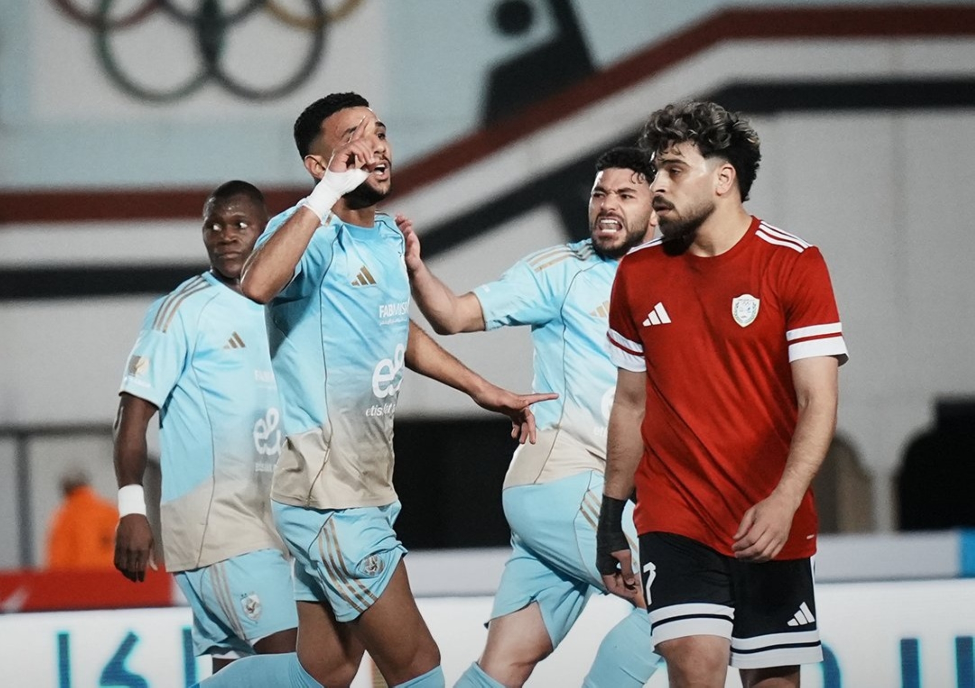 عقوبات مالية وإعادة هيكلة في الأهلي المصري بعد تراجع النتائج