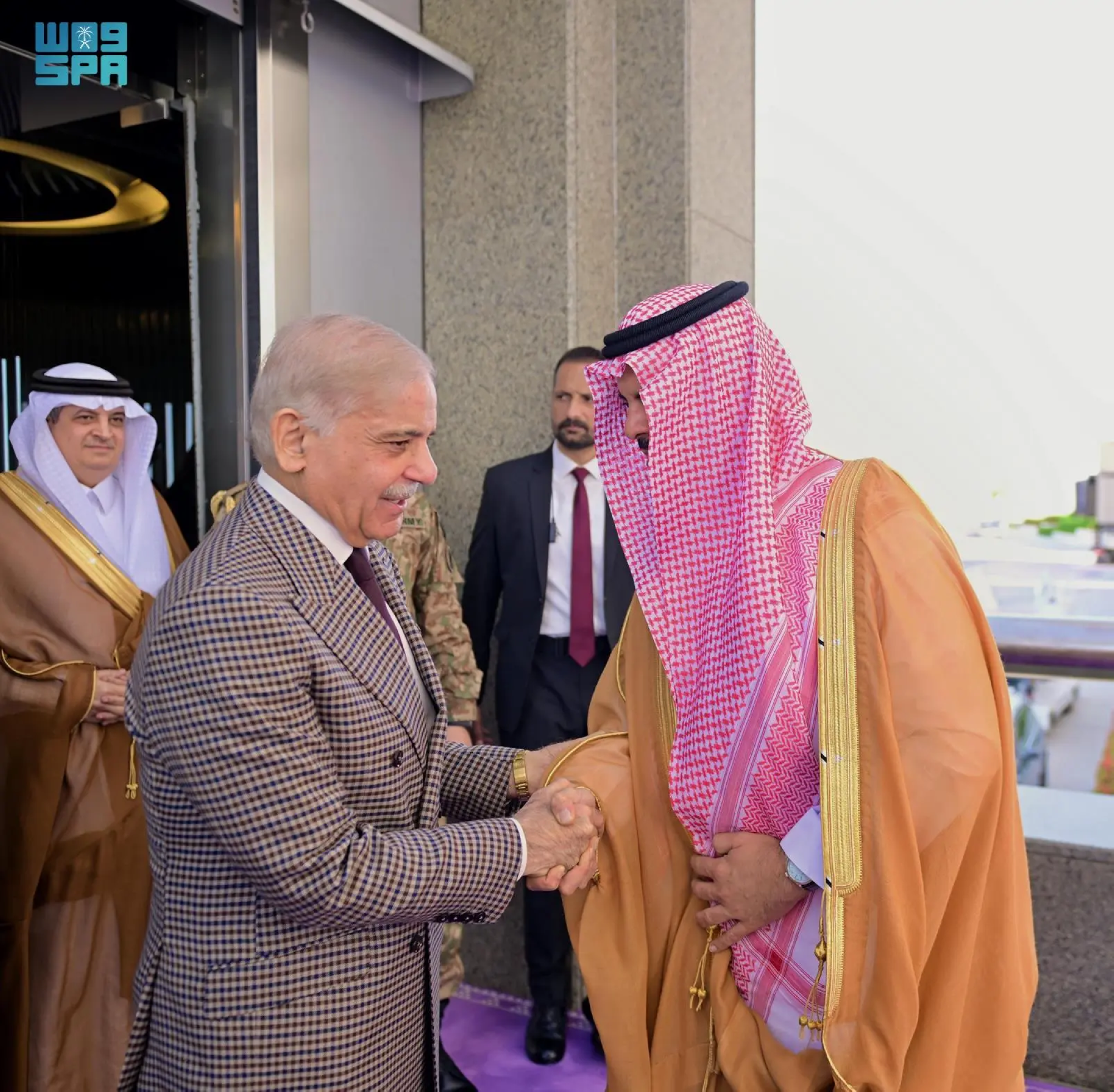 رئيس وزراء باكستان يصل جدة