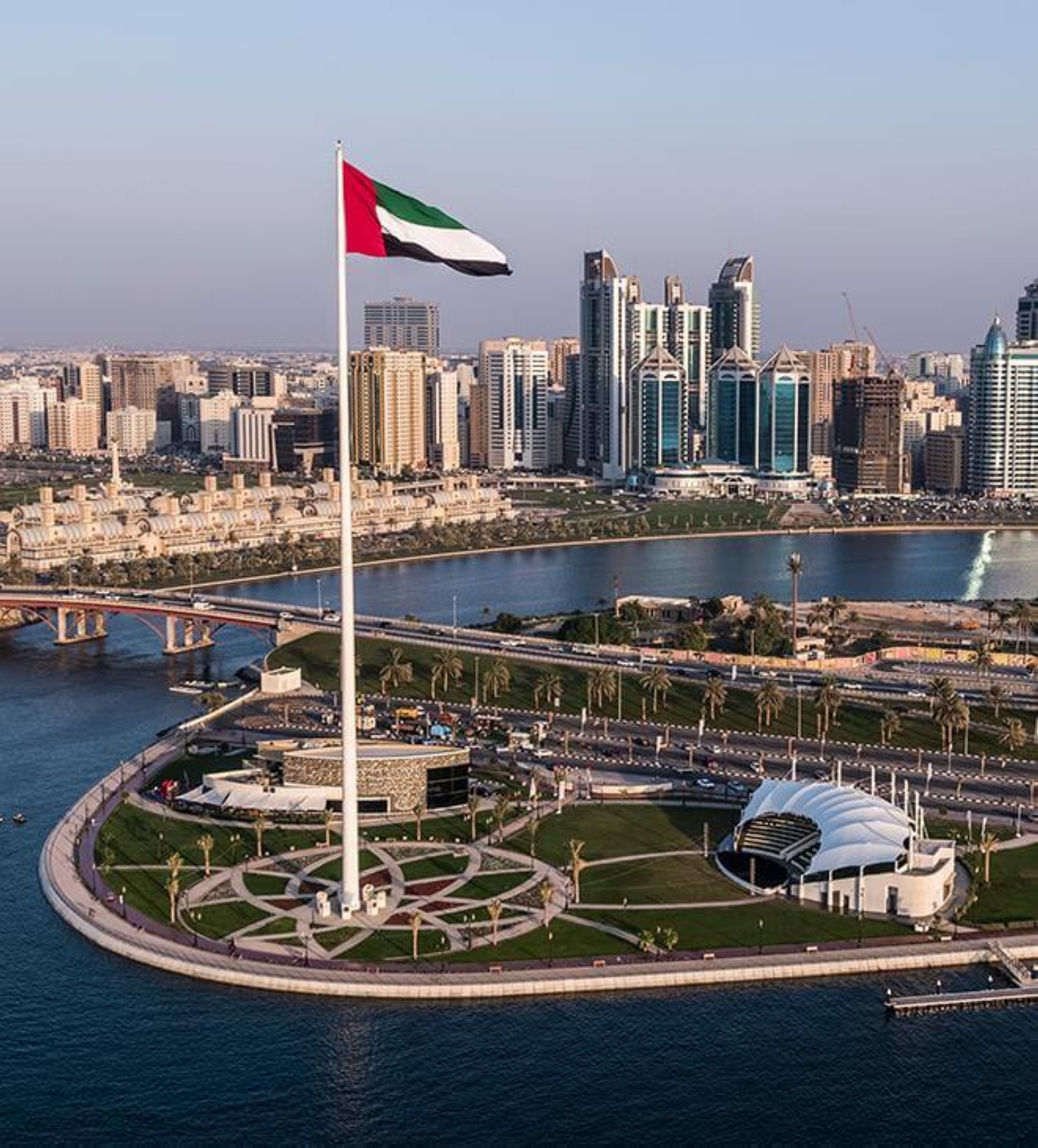 تصاعد الدخان في الفجيرة.. وإيران تهدد باستهداف موانئ الإمارات